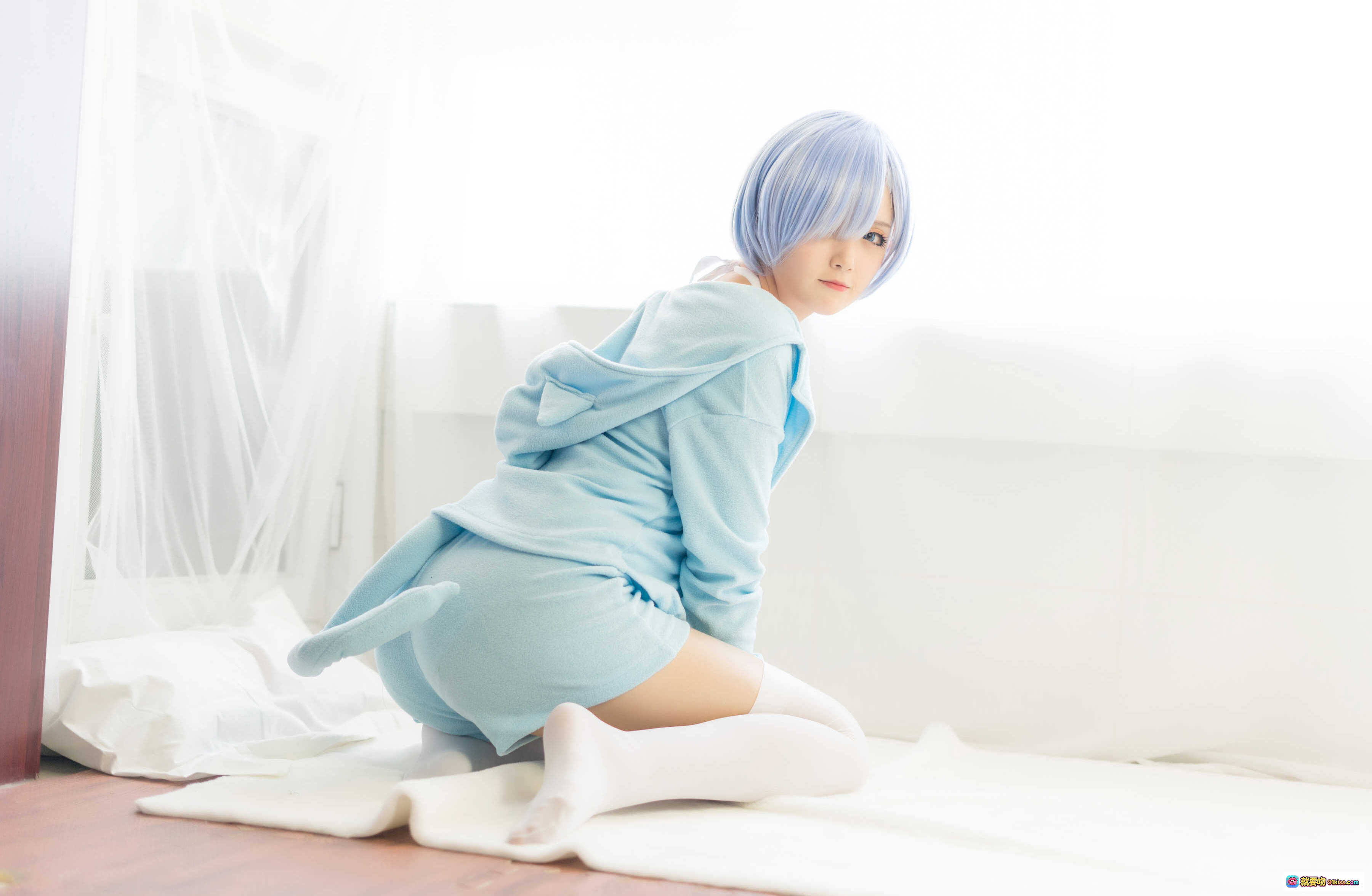 图片[2] - 秋楚楚蕾姆睡衣写真｜白色紧身裤美腿特写｜居家慵懒风少女摄影｜40P高清图集 - 就要吻