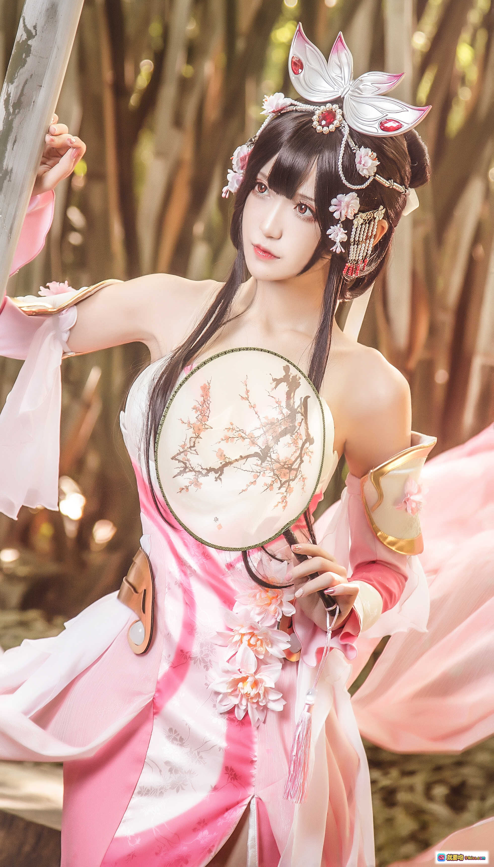 图片[6] - 腐团儿COS王者荣耀甄姬 粉色古风裙摆飘逸 持扇竹林写真 精致头饰唯美造型 - 就要吻