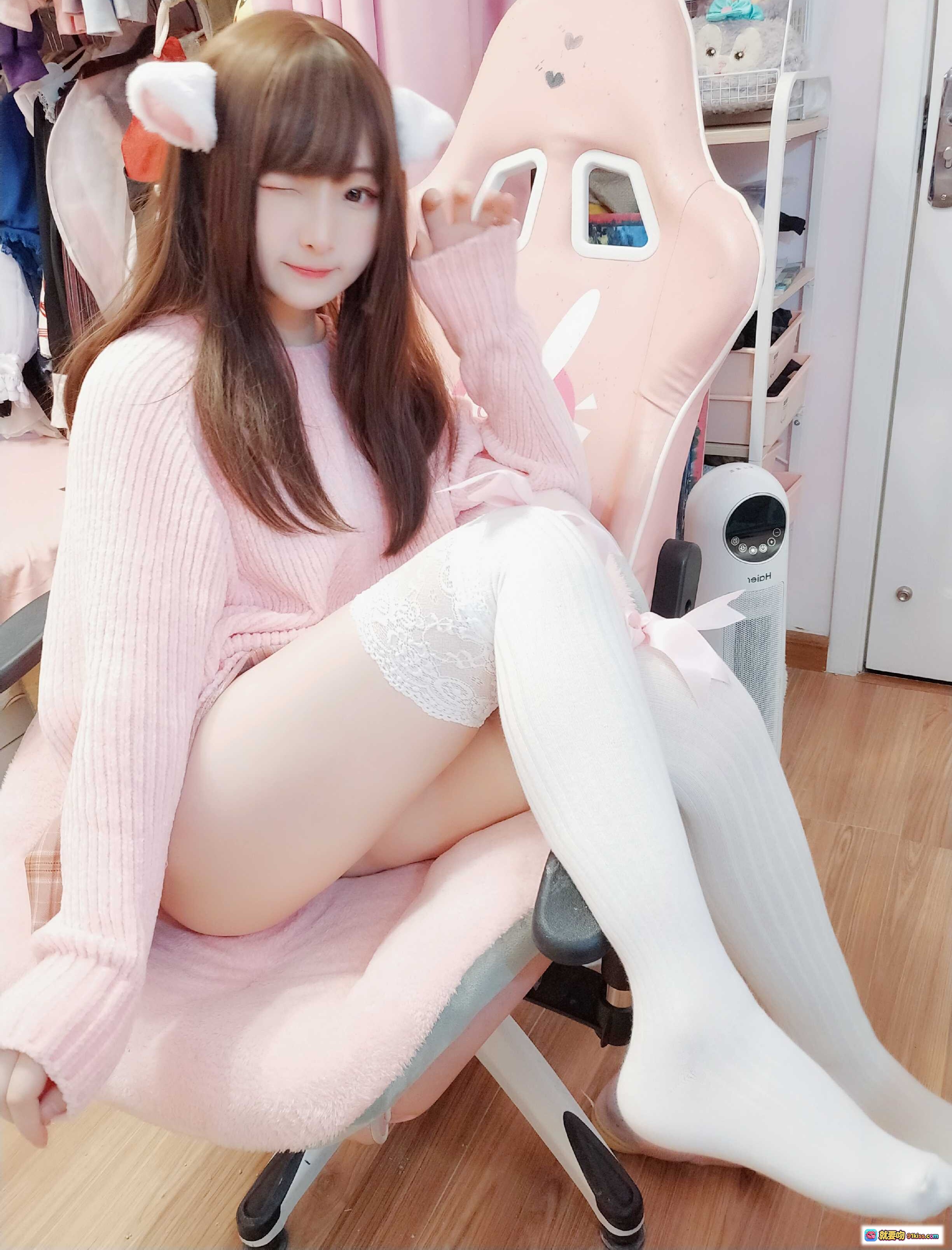 图片[4] - 古川NO.033特别私服写真｜粉色毛衣+格子短裙+蕾丝长袜+兔耳发饰甜美少女风穿搭 - 就要吻