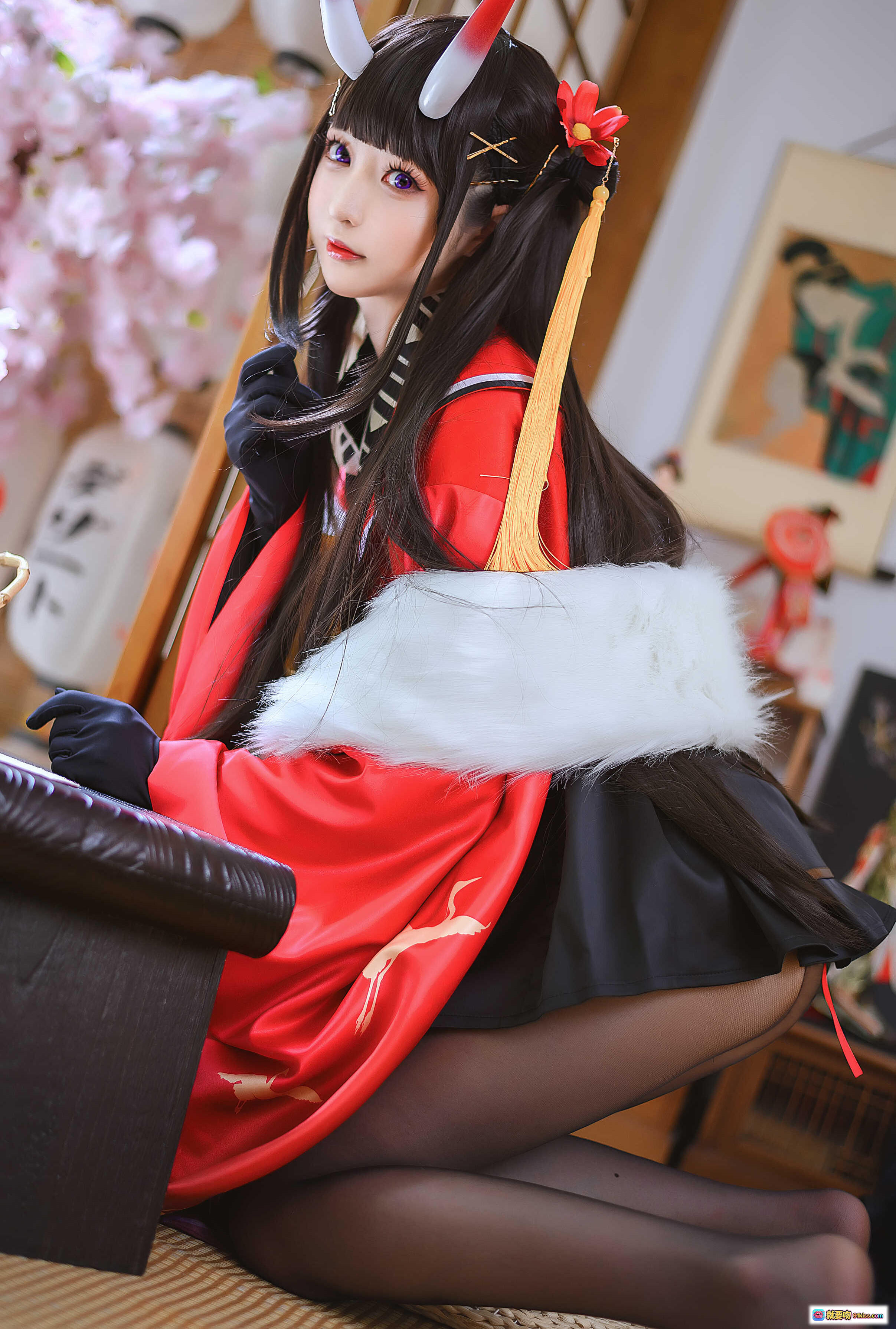 图片[5] - 南宫NO.010能代黑丝美腿写真｜日式和风榻榻米场景｜红衣刺绣细节｜优雅坐姿特写 - 就要吻