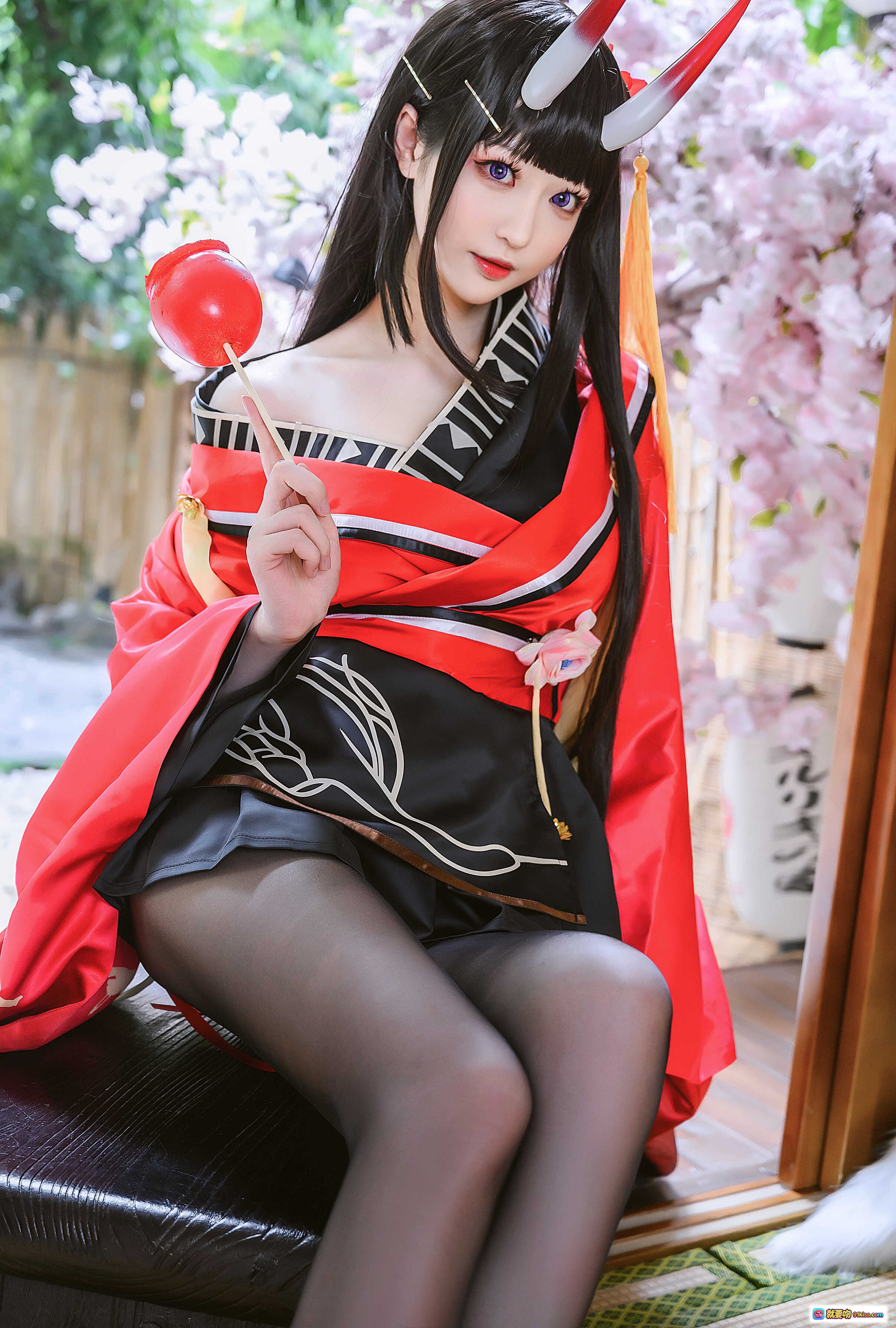 图片[7] - 南宫NO.010能代黑丝美腿写真｜日式和风榻榻米场景｜红衣刺绣细节｜优雅坐姿特写 - 就要吻