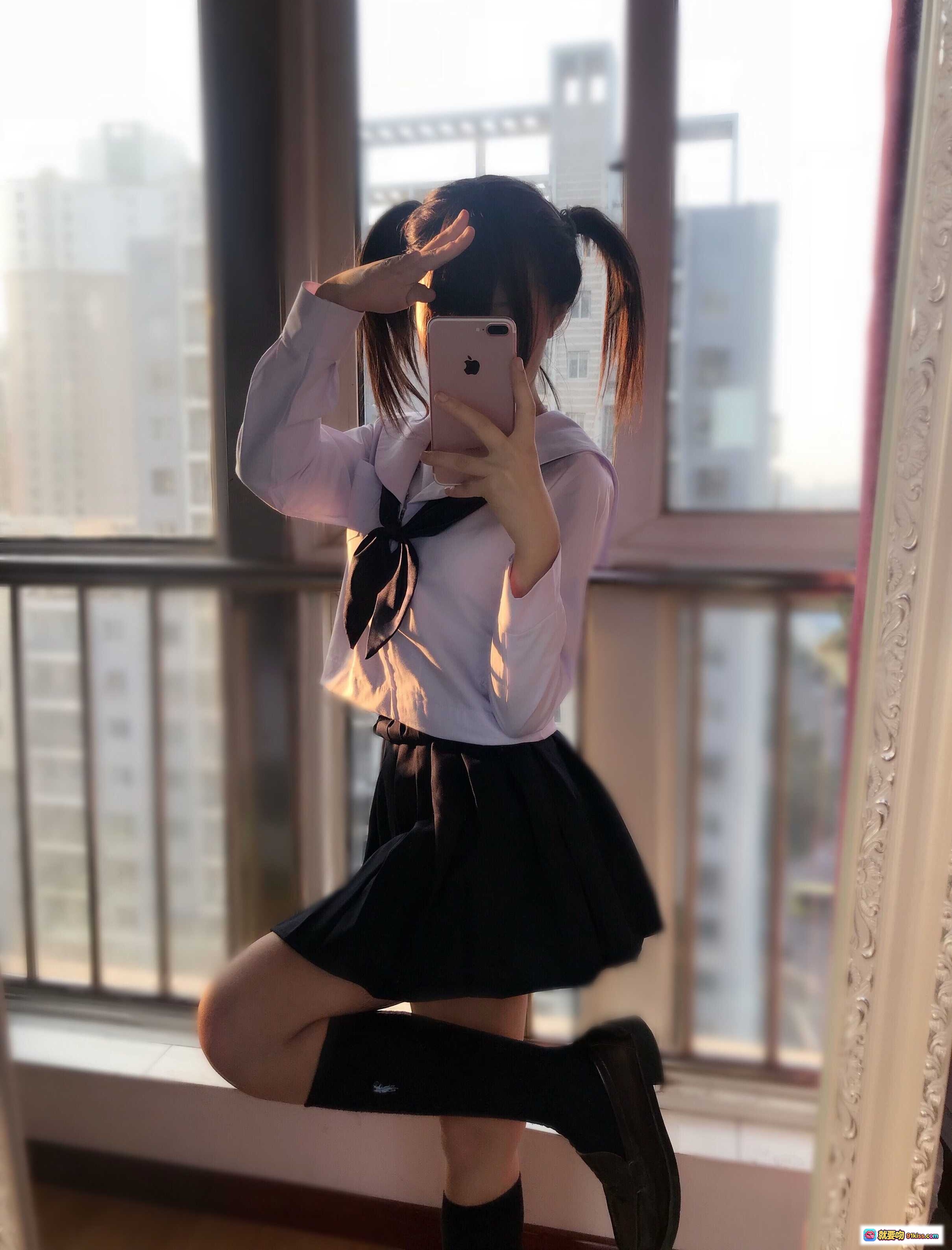 图片[8] - 摇摇乐yoyo NO.003 魔法少女上卷 46P 104MB 二次元cosplay 白色T恤蕾丝袜黑靴 镜前自拍 宅系房间装饰 - 就要吻