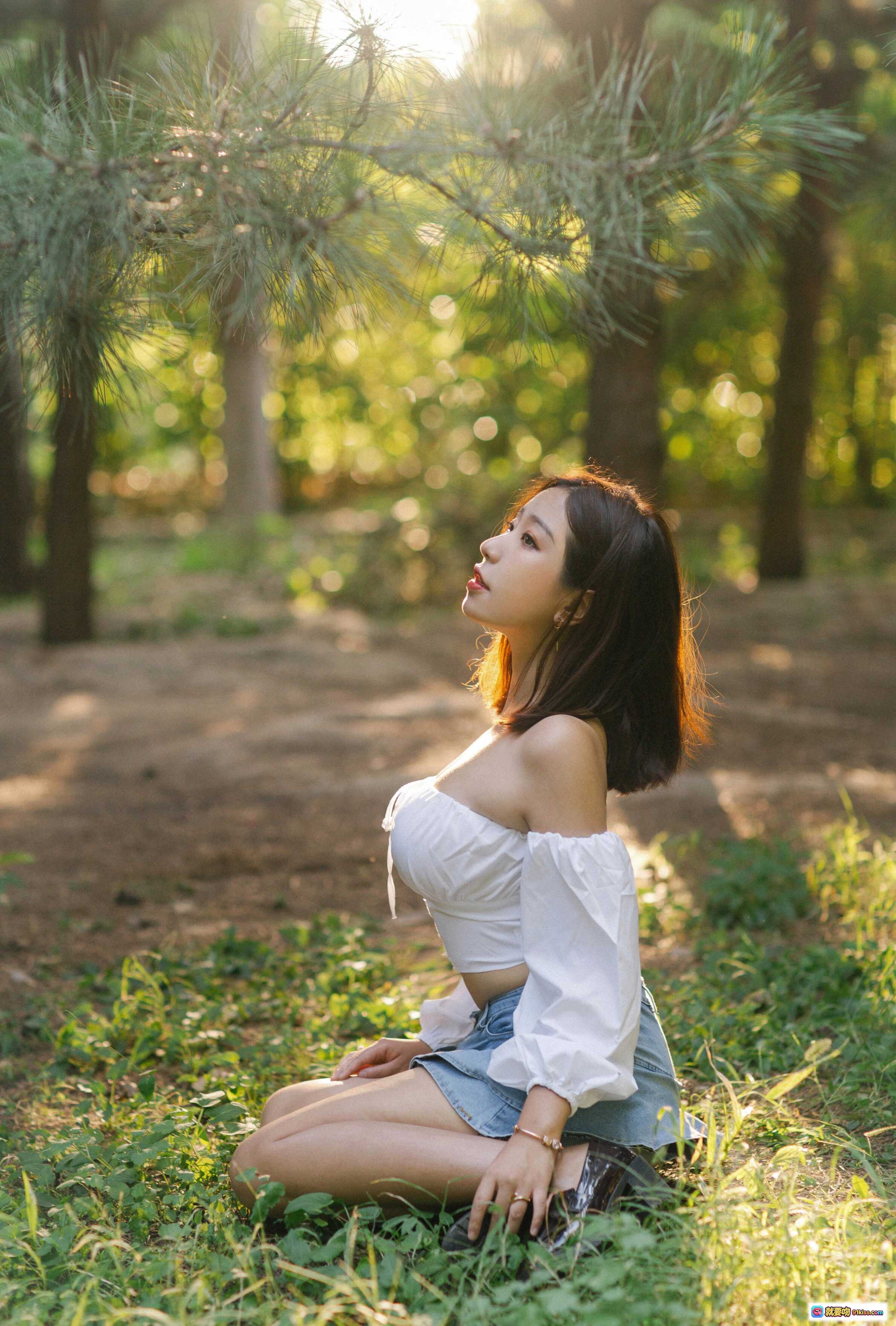 图片[6] - 穆零Mu0 NO.12 森系写真｜阳光侧颜闭眼少女｜白色露肩上衣草地躺拍｜自然光氛围感人像摄影 - 就要吻