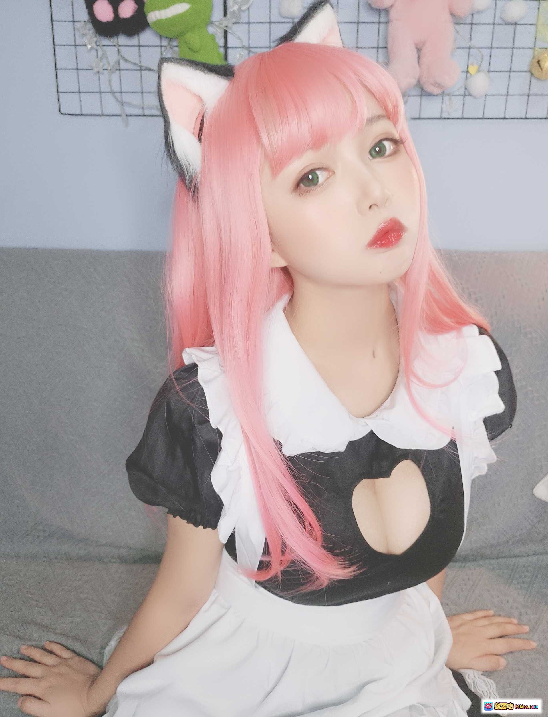 图片[3] - 黑猫猫OvO NO.008 猫女仆自拍 粉发猫耳女仆装 白丝美腿 甜美可爱风 室内写真 13P高清图集 - 就要吻