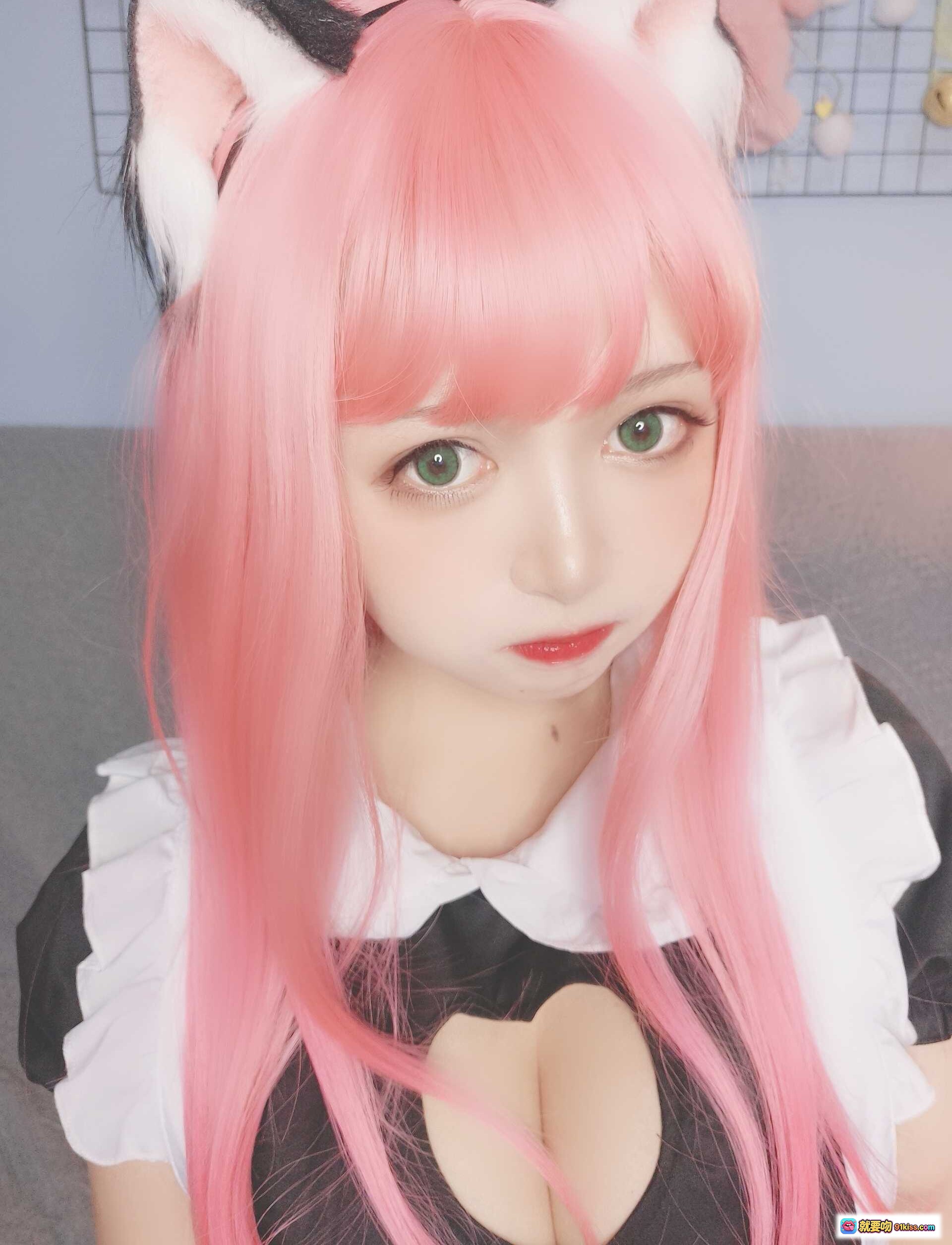 图片[5] - 黑猫猫OvO NO.008 猫女仆自拍 粉发猫耳女仆装 白丝美腿 甜美可爱风 室内写真 13P高清图集 - 就要吻