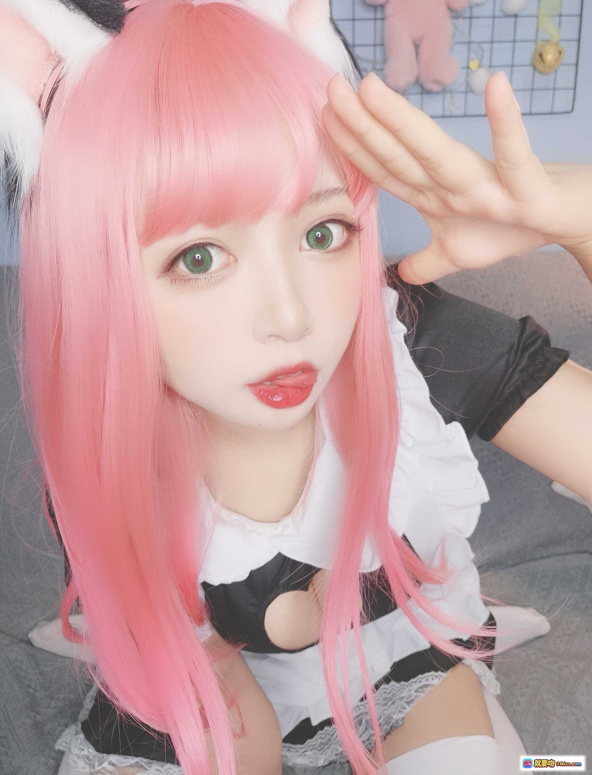 图片[9] - 黑猫猫OvO NO.008 猫女仆自拍 粉发猫耳女仆装 白丝美腿 甜美可爱风 室内写真 13P高清图集 - 就要吻