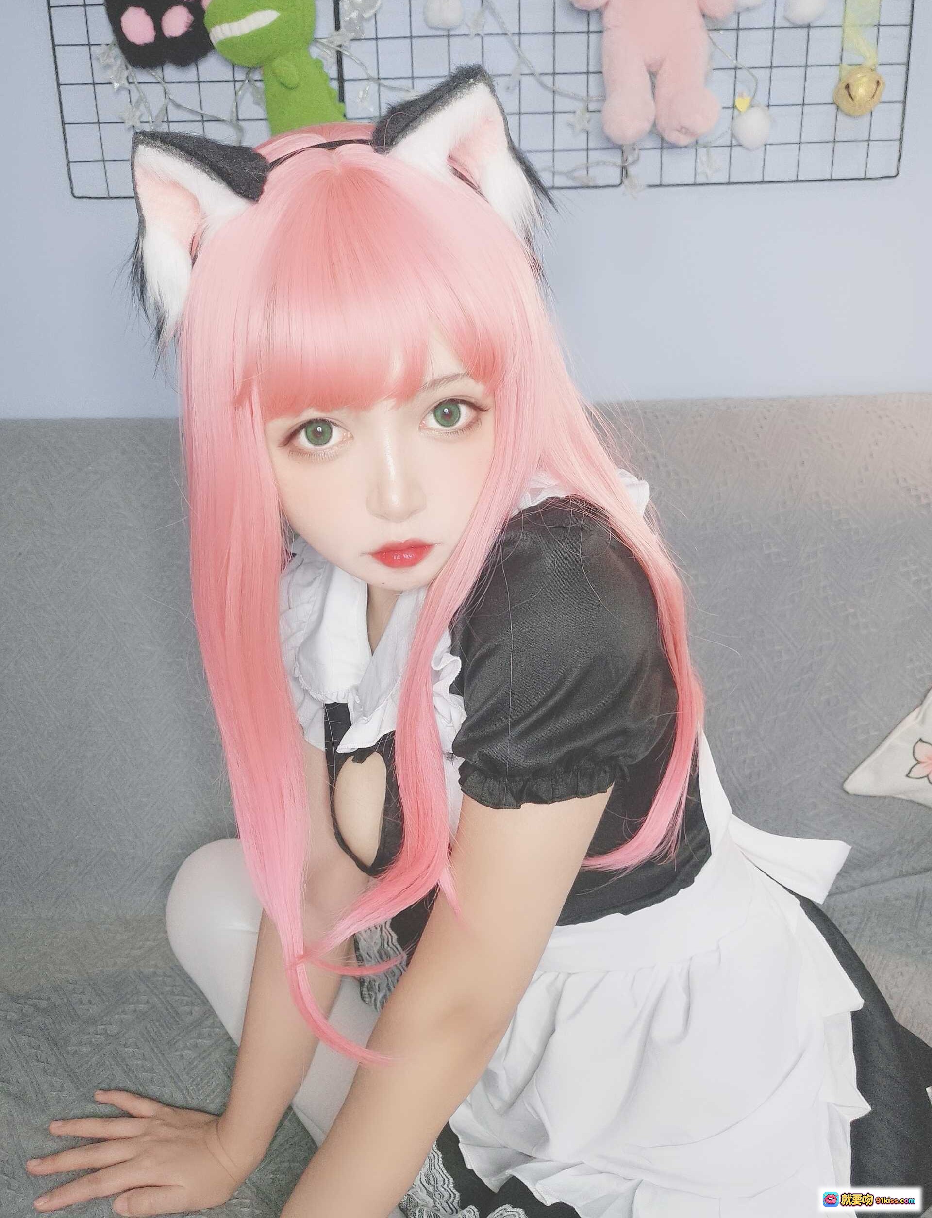 图片[7] - 黑猫猫OvO NO.008 猫女仆自拍 粉发猫耳女仆装 白丝美腿 甜美可爱风 室内写真 13P高清图集 - 就要吻