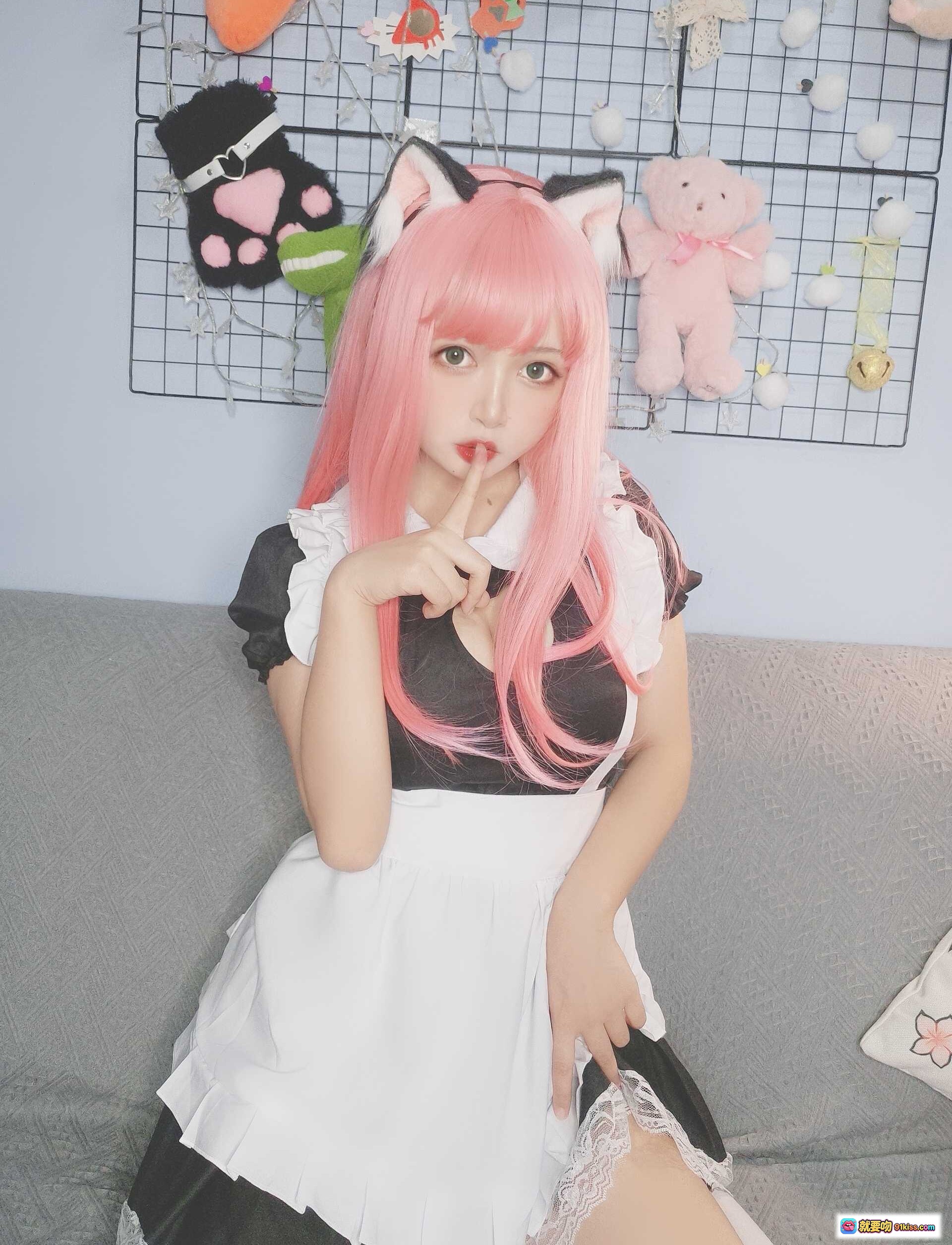 图片[10] - 黑猫猫OvO NO.008 猫女仆自拍 粉发猫耳女仆装 白丝美腿 甜美可爱风 室内写真 13P高清图集 - 就要吻