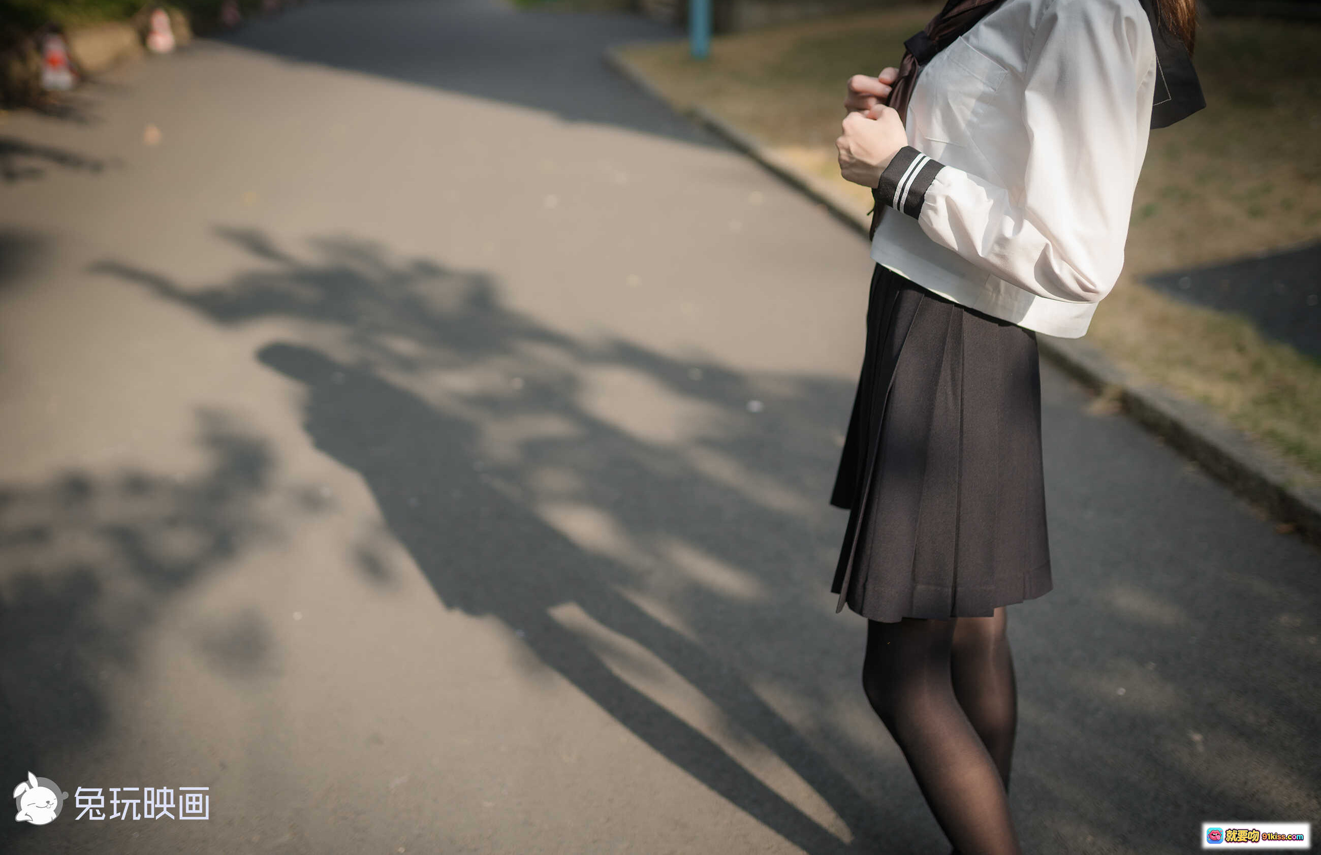 图片[9] - 祖木子NO.022黄昏JK写真｜白色水手服黑裙黑丝少女感日系校园风高清图集 - 就要吻