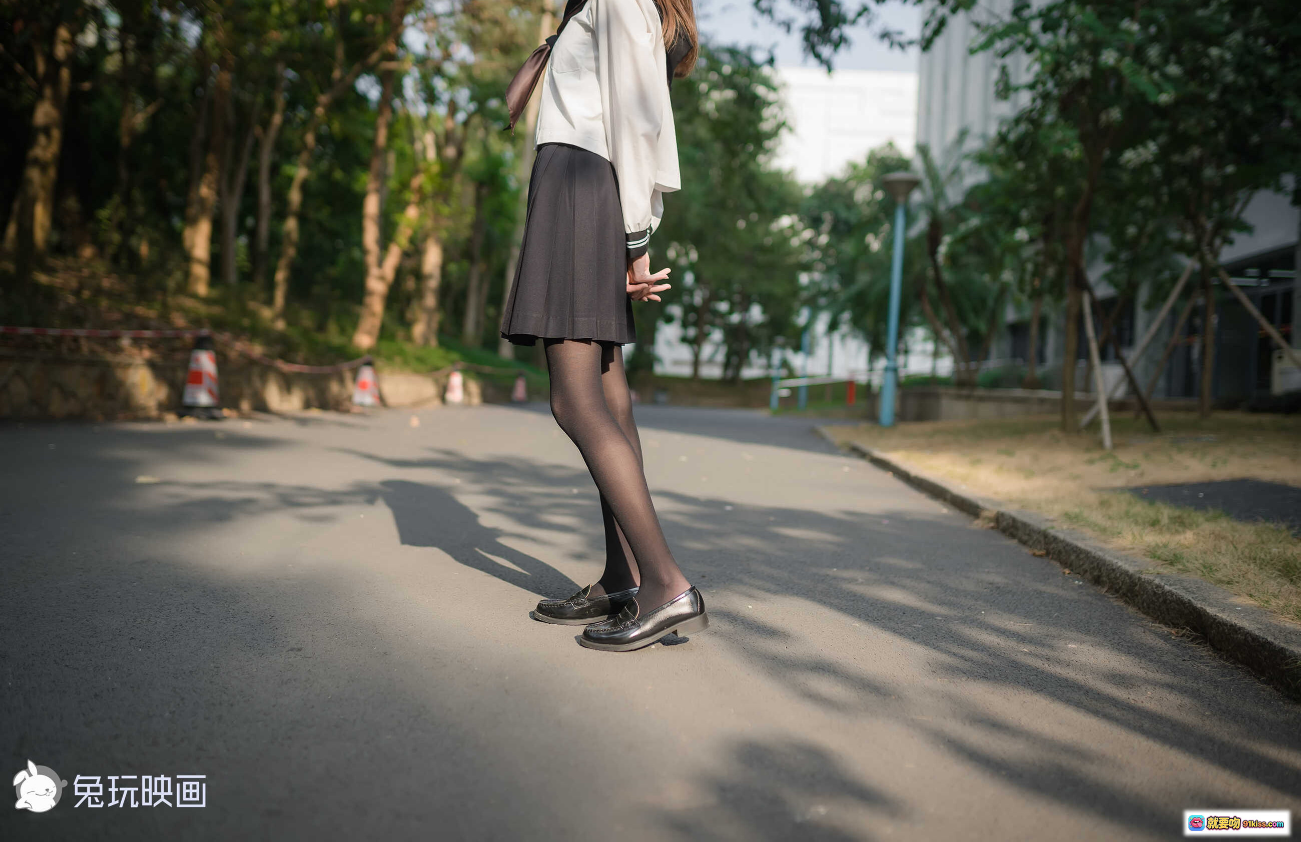 图片[7] - 祖木子NO.022黄昏JK写真｜白色水手服黑裙黑丝少女感日系校园风高清图集 - 就要吻