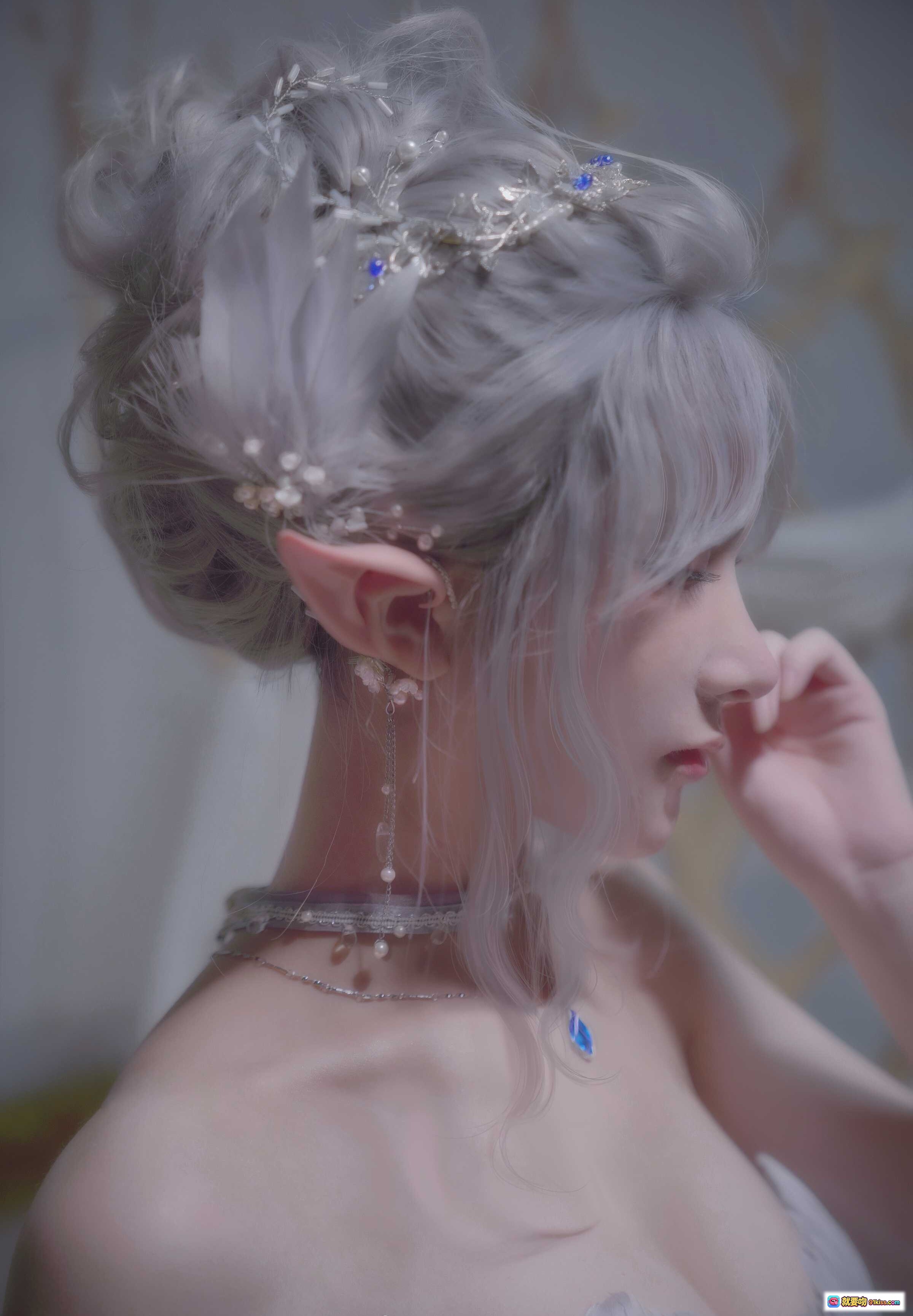 图片[3] - 鬼刀COS写真NO.010｜精灵少女银发白裙梦幻场景12P高清美图 - 就要吻