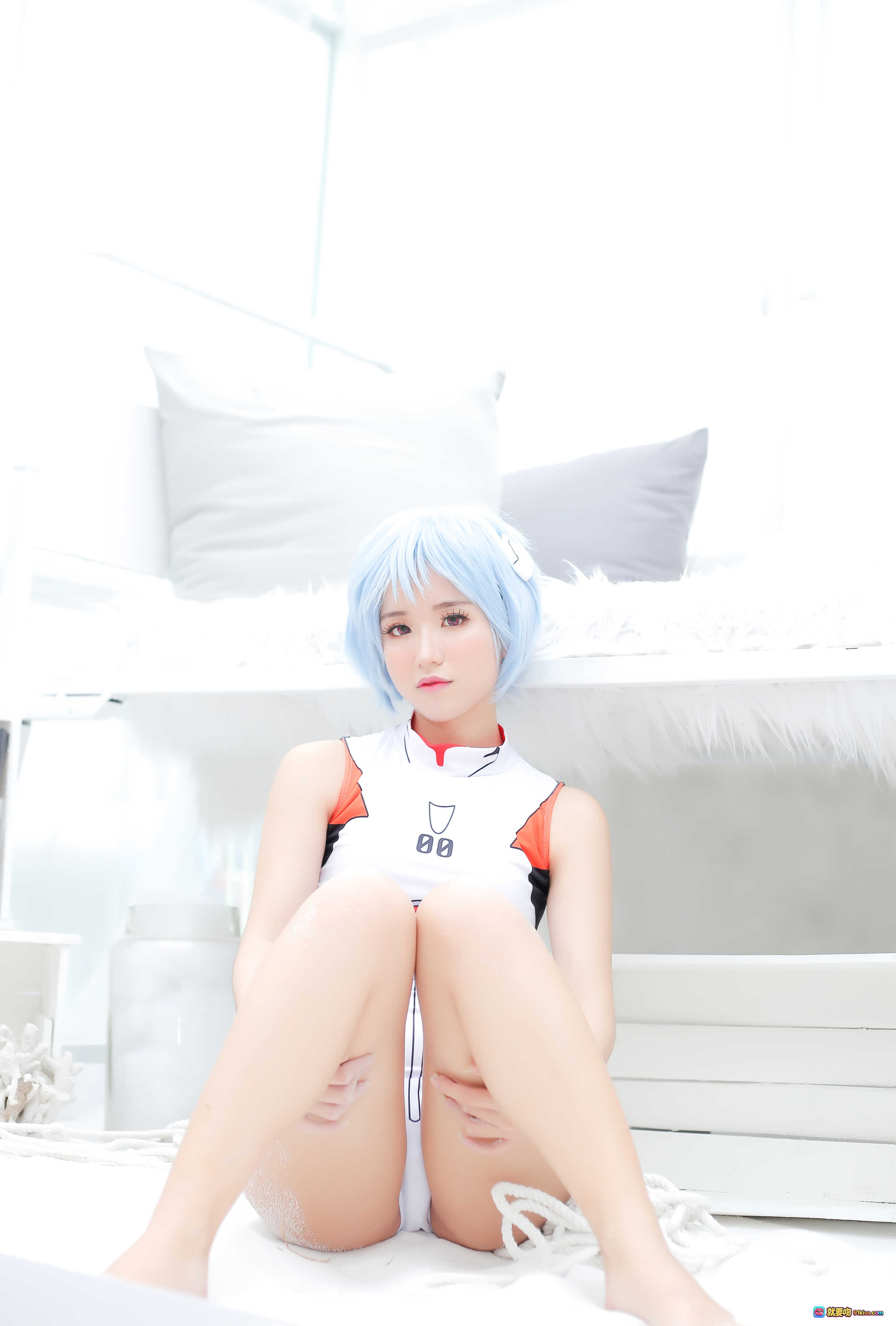 图片[6] - 越南COSER Chono Black NO.008 绫波丽泳装写真 14P高清美图 蓝发少女居家躺卧 白色比基尼 田园风场景 无视频 - 就要吻