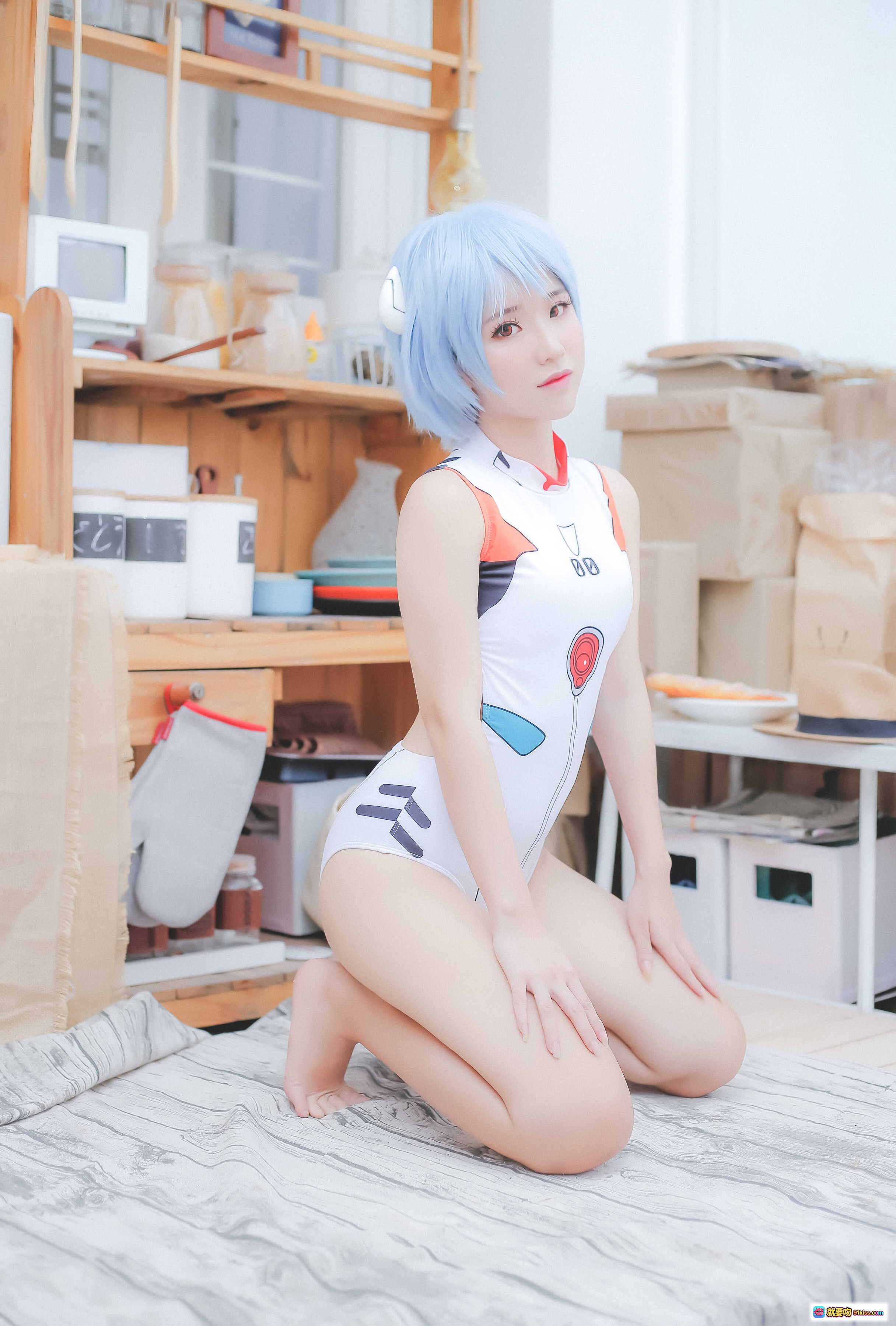 图片[4] - 越南COSER Chono Black NO.008 绫波丽泳装写真 14P高清美图 蓝发少女居家躺卧 白色比基尼 田园风场景 无视频 - 就要吻