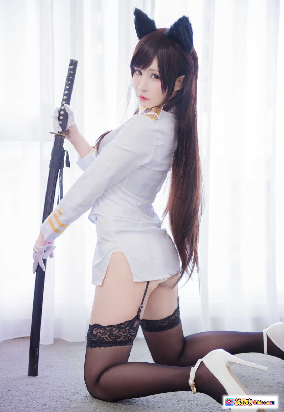 图片[10] - 白神泱NO.002爱岩獒犬cosplay写真｜猫耳长发少女白色制服黑丝美腿床上私房照 - 就要吻