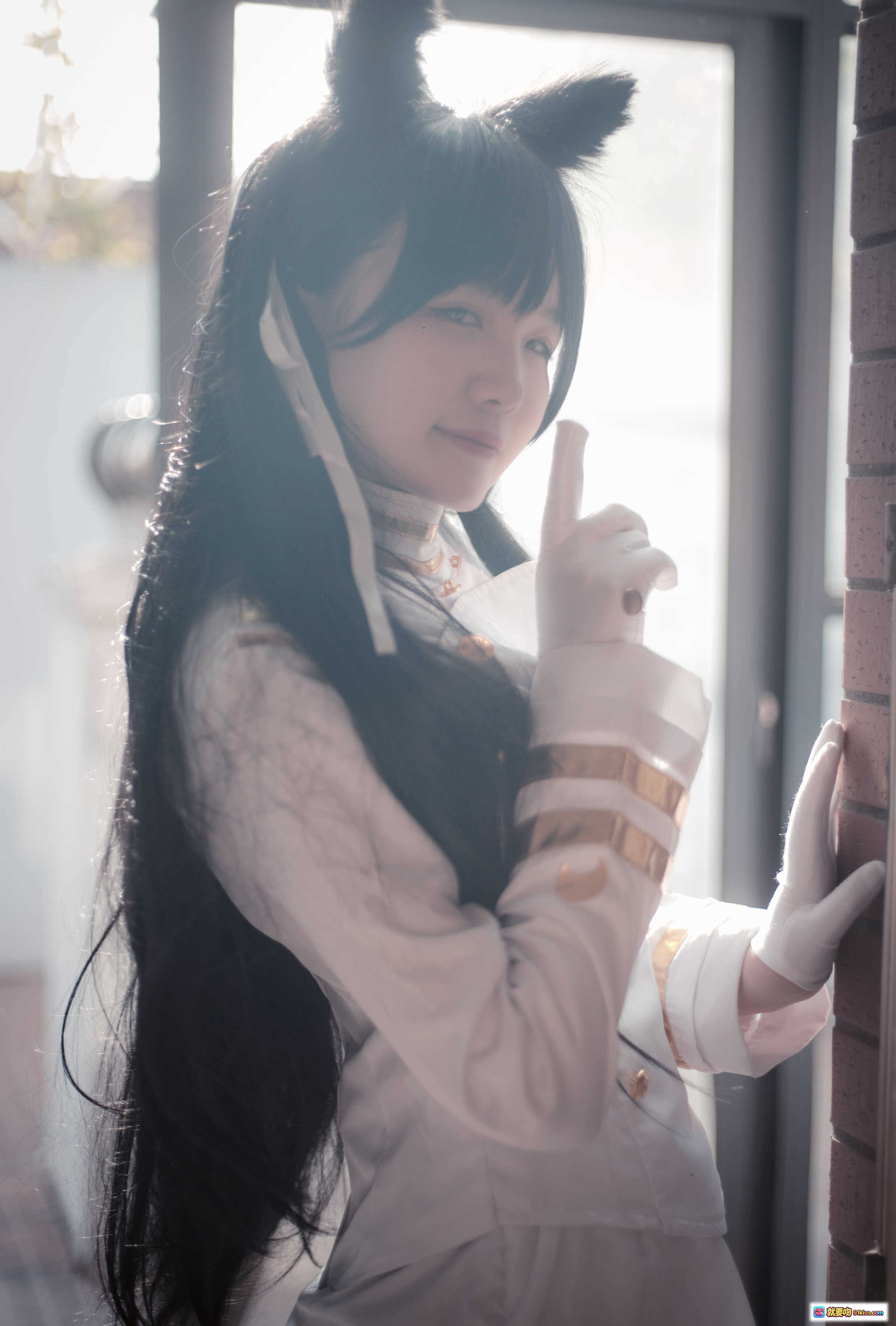 图片[8] - 阿半cos爱宕原皮制服猫耳少女写真24P高清图集微笑伸手窗边场景 - 就要吻