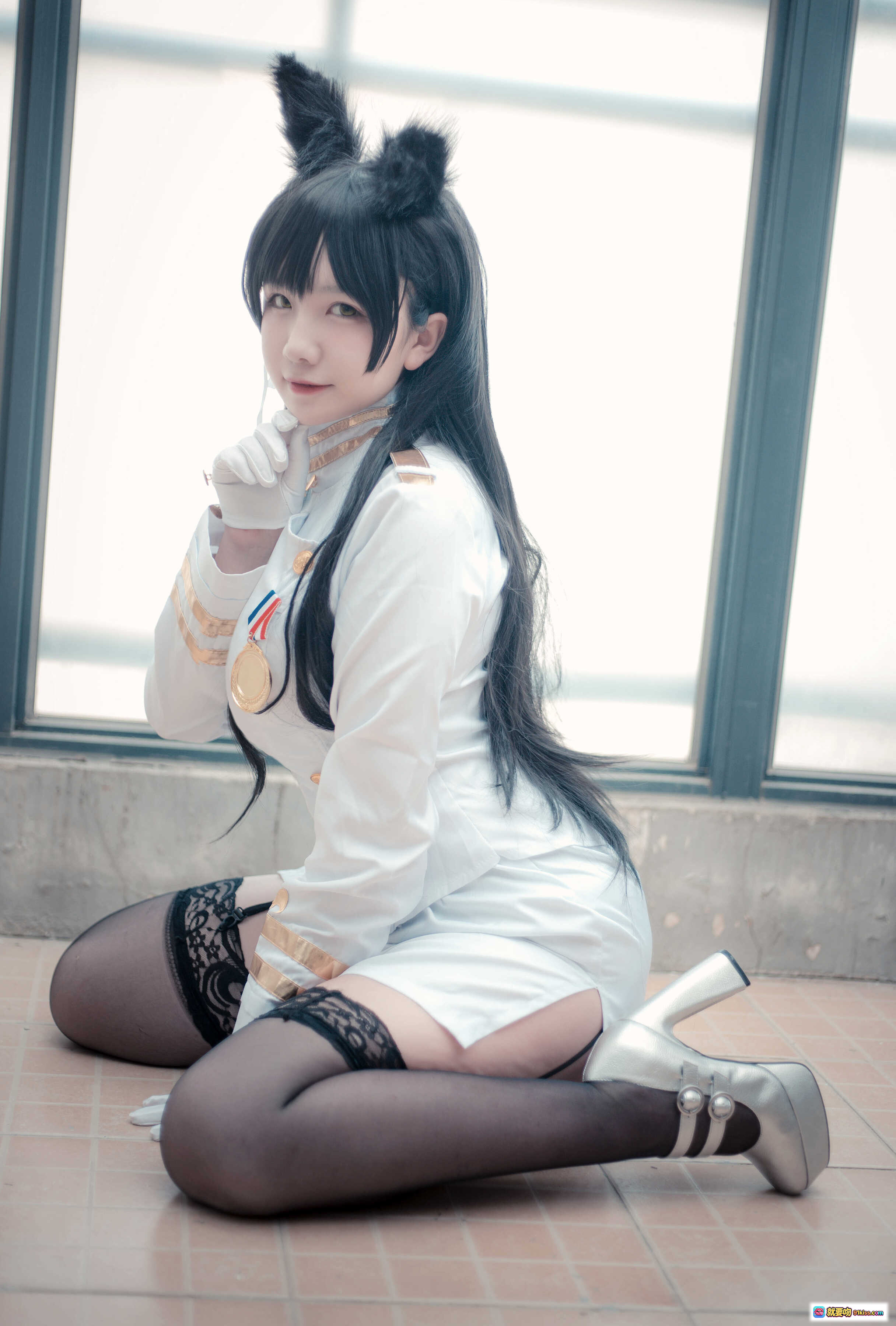 图片[6] - 阿半cos爱宕原皮制服猫耳少女写真24P高清图集微笑伸手窗边场景 - 就要吻