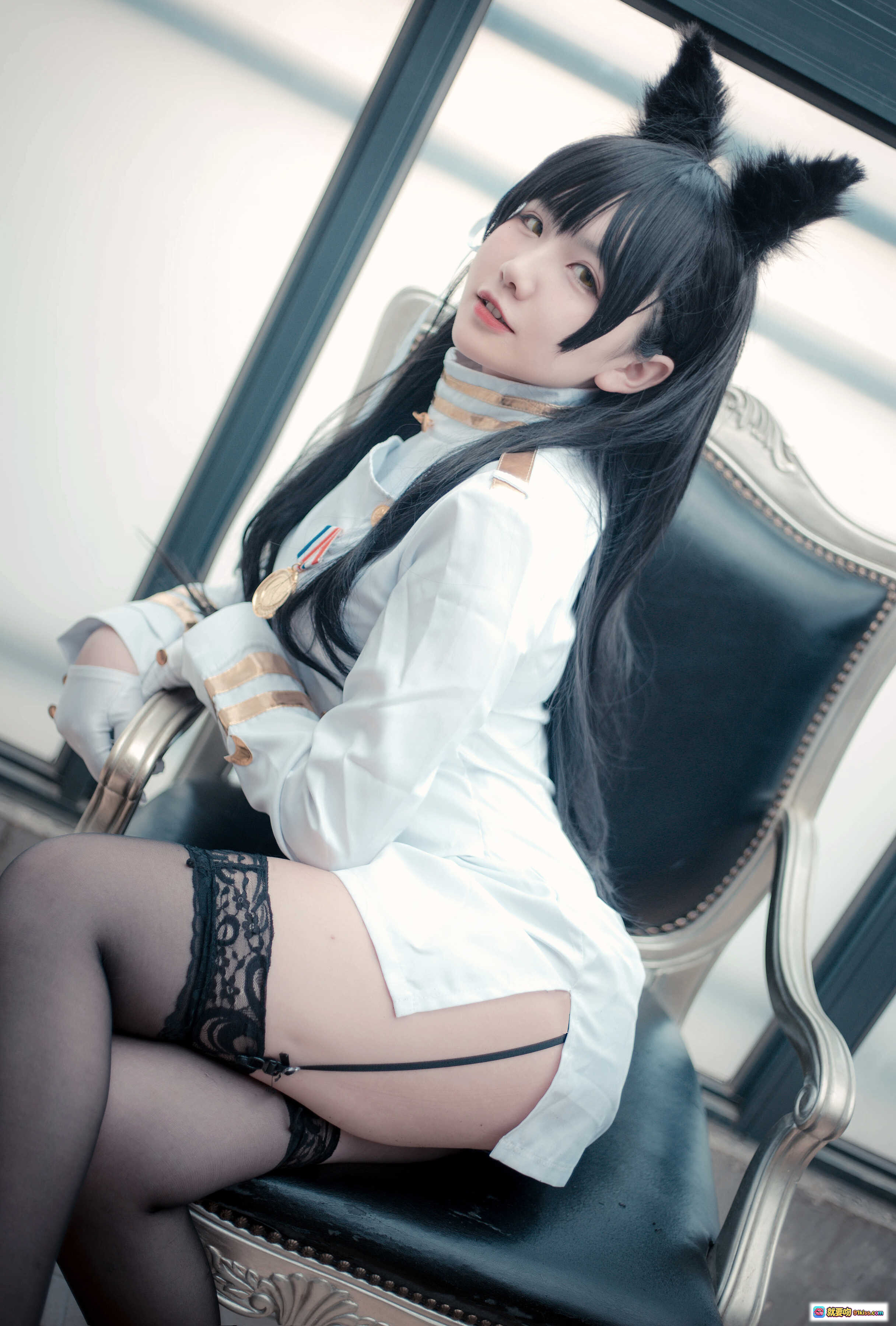 图片[7] - 阿半cos爱宕原皮制服猫耳少女写真24P高清图集微笑伸手窗边场景 - 就要吻