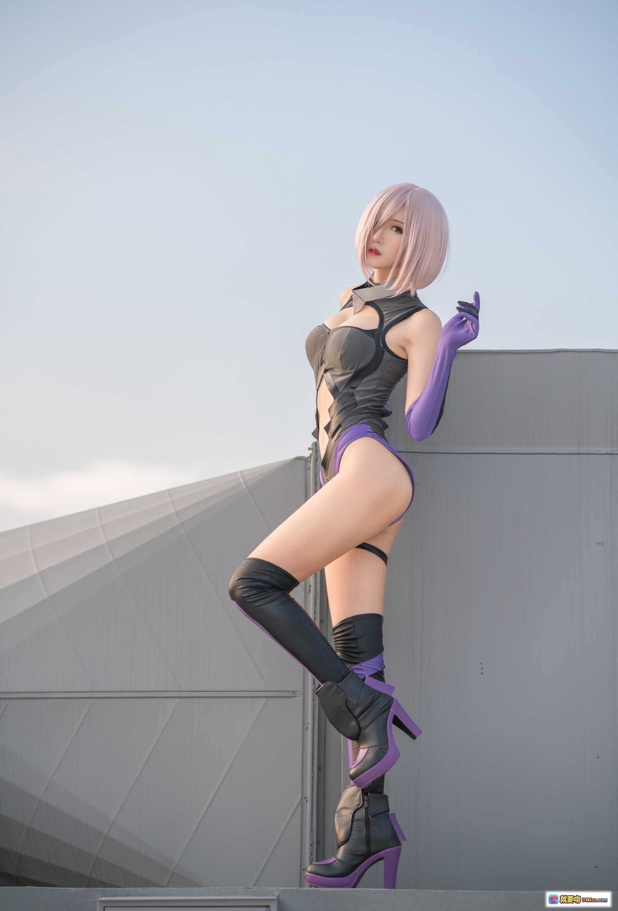 图片[10] - 腐团儿Cos玛修女仆装｜Fate/Grand Order角色扮演｜粉色短发黑裙蓝边｜精致妆容白头饰 - 就要吻