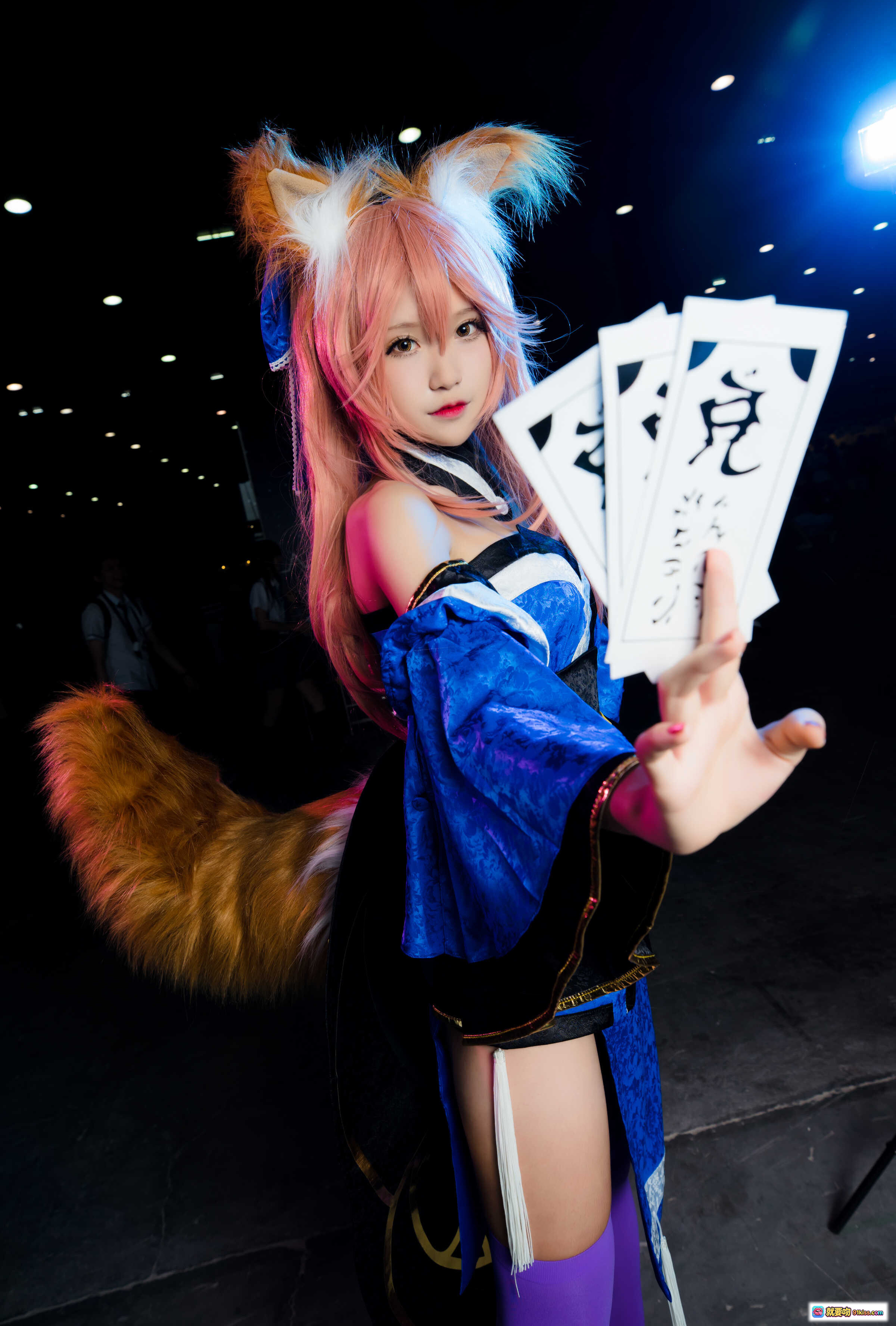 腐团儿COS玉藻前狐狸耳尾和服造型手持符咒美图 - 就要吻