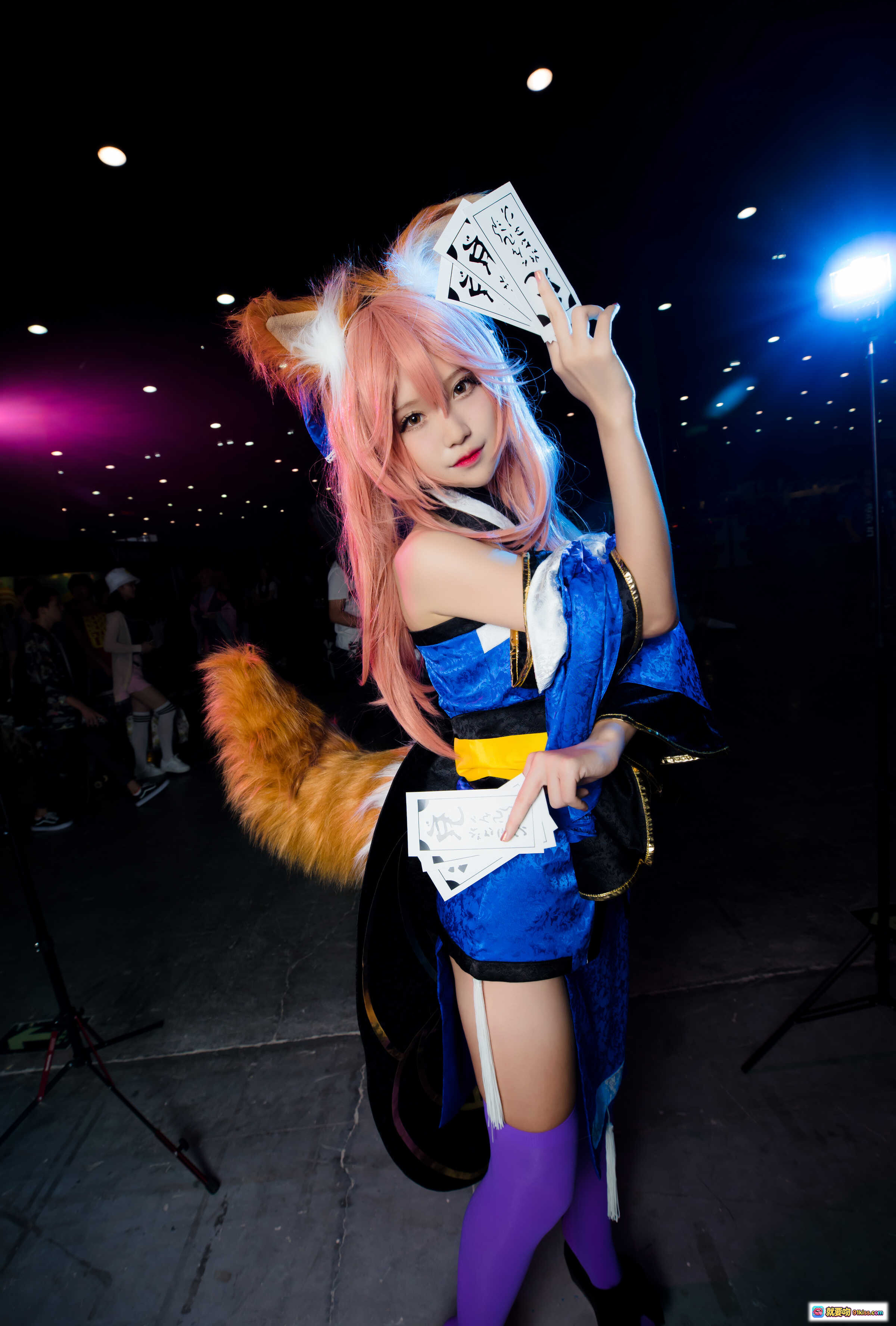 图片[4] - 腐团儿COS玉藻前狐狸耳尾和服造型手持符咒美图 - 就要吻