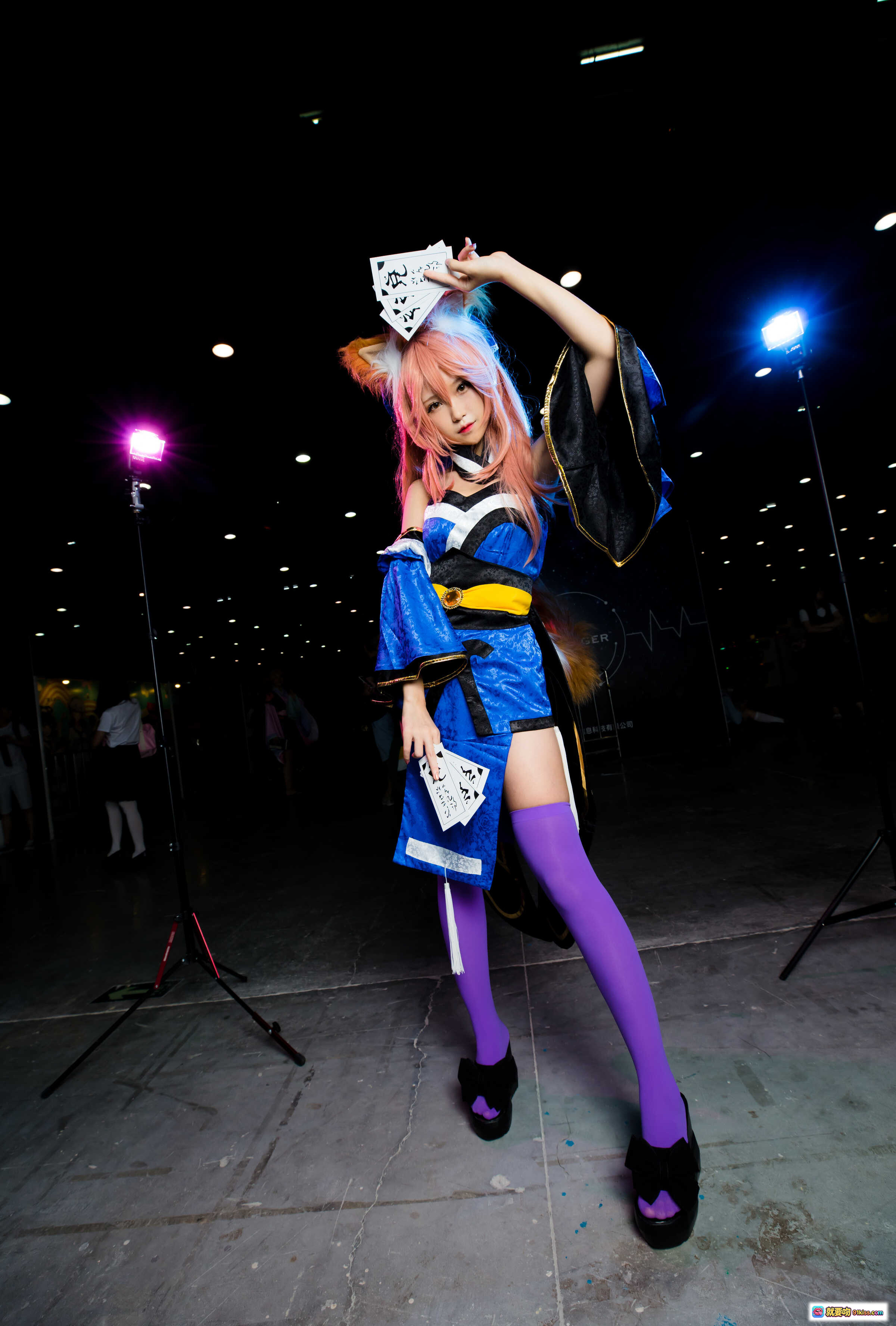 图片[7] - 腐团儿COS玉藻前狐狸耳尾和服造型手持符咒美图 - 就要吻