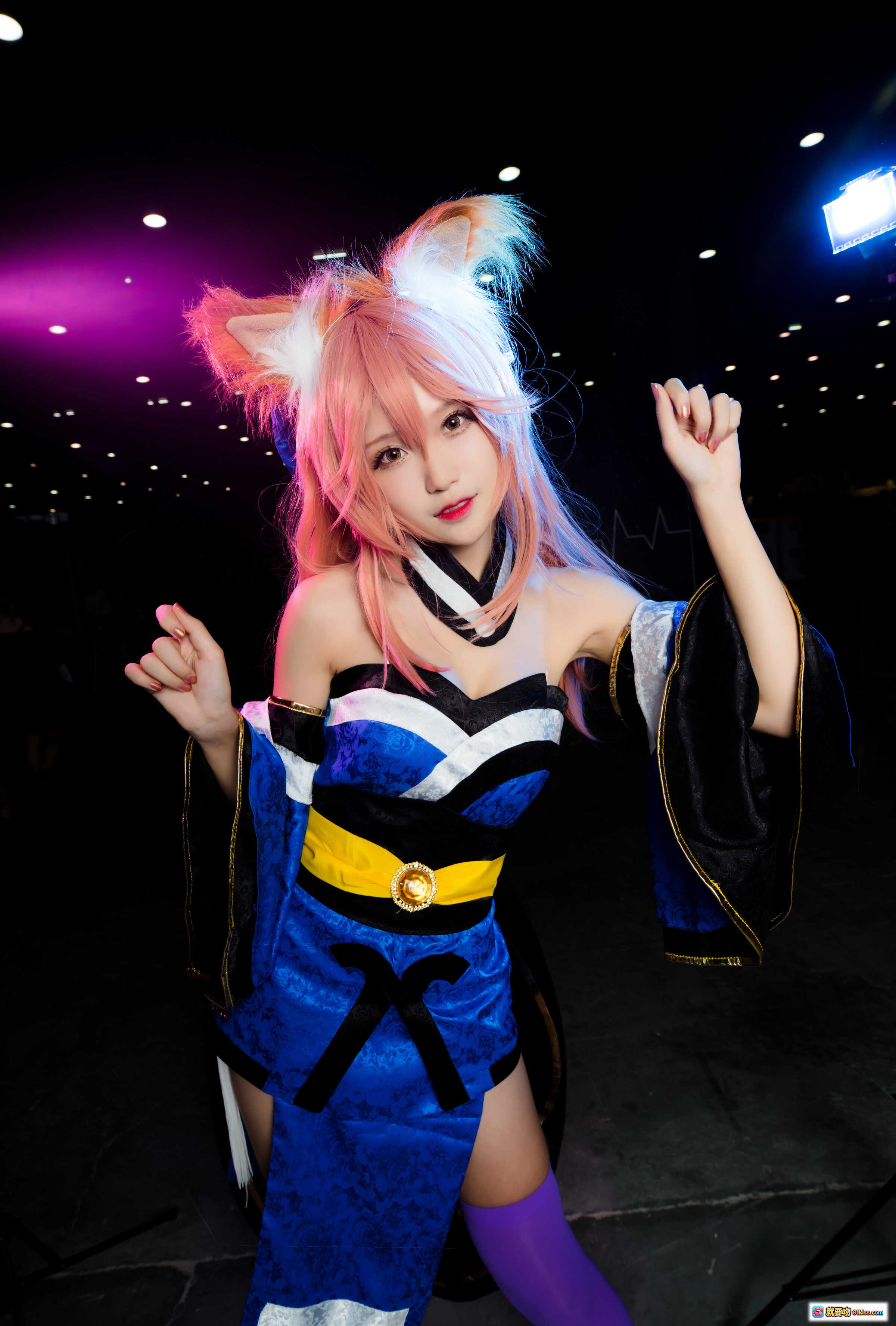 图片[2] - 腐团儿COS玉藻前狐狸耳尾和服造型手持符咒美图 - 就要吻