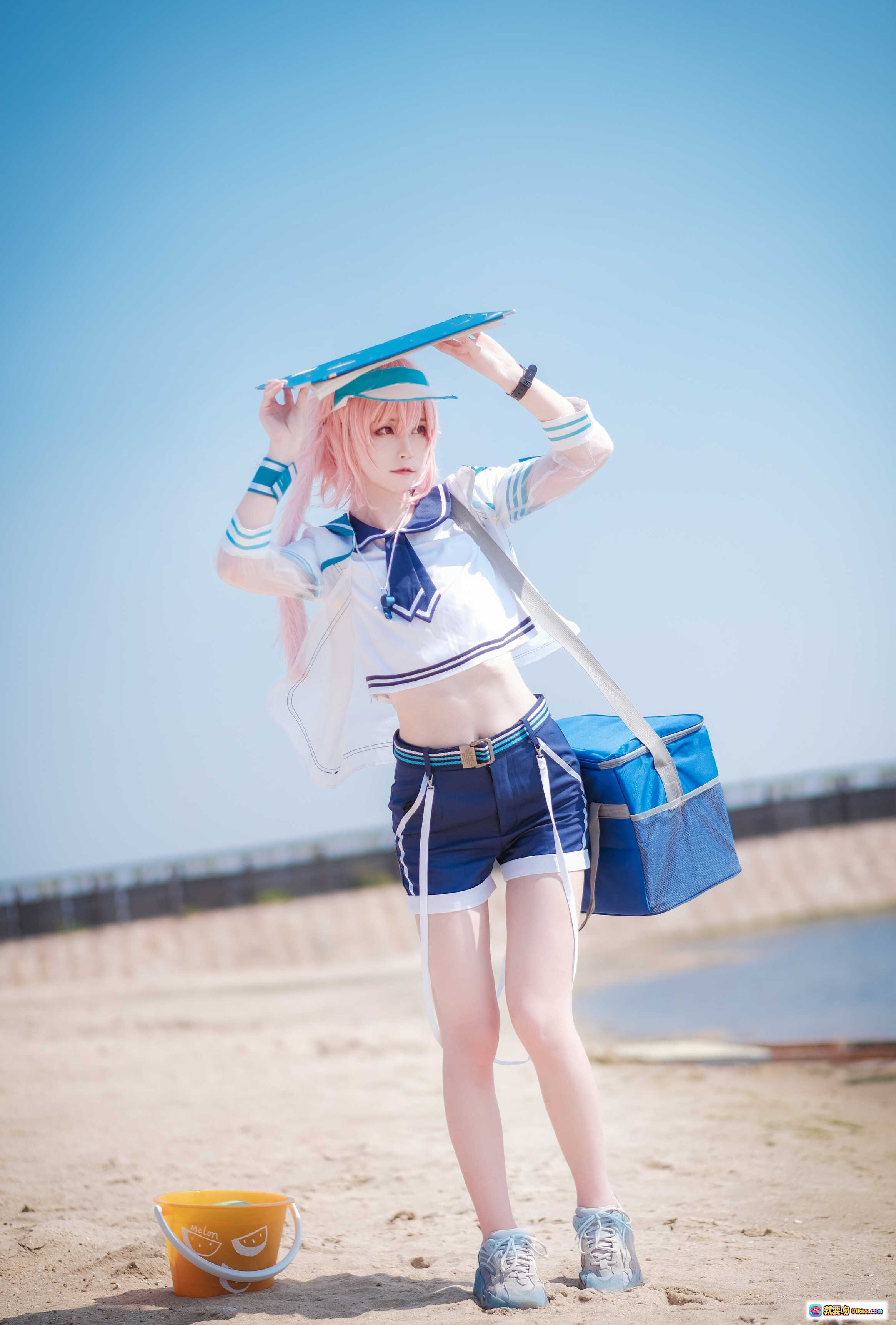图片[3] - yui金鱼NO.003安塞尔cosplay海边西瓜写真 粉发少女水手服遮阳帽清新夏日风 - 就要吻
