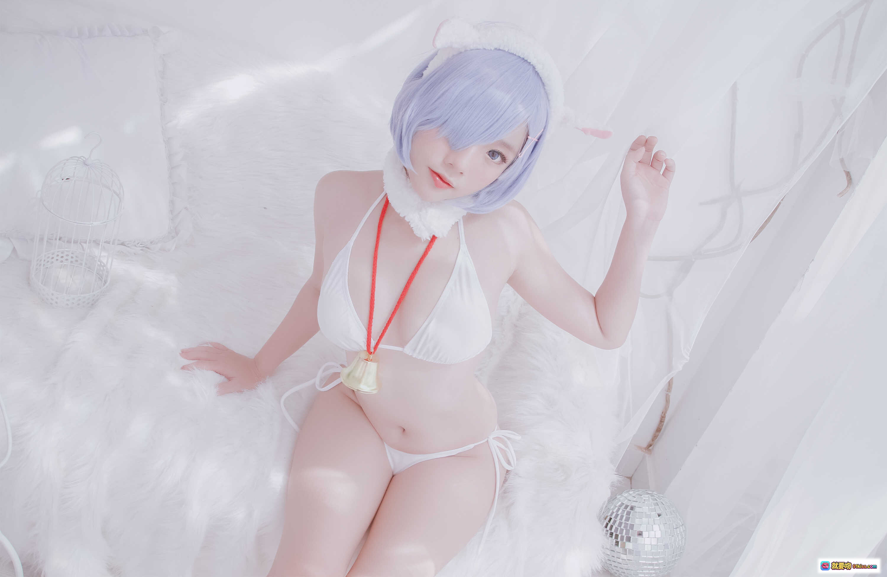 图片[1] - Messie Huang NO.06 Rem the Sheep Cosplay写真｜白裙蓝发少女｜纯欲风性感摆拍｜46P高清图集 - 就要吻