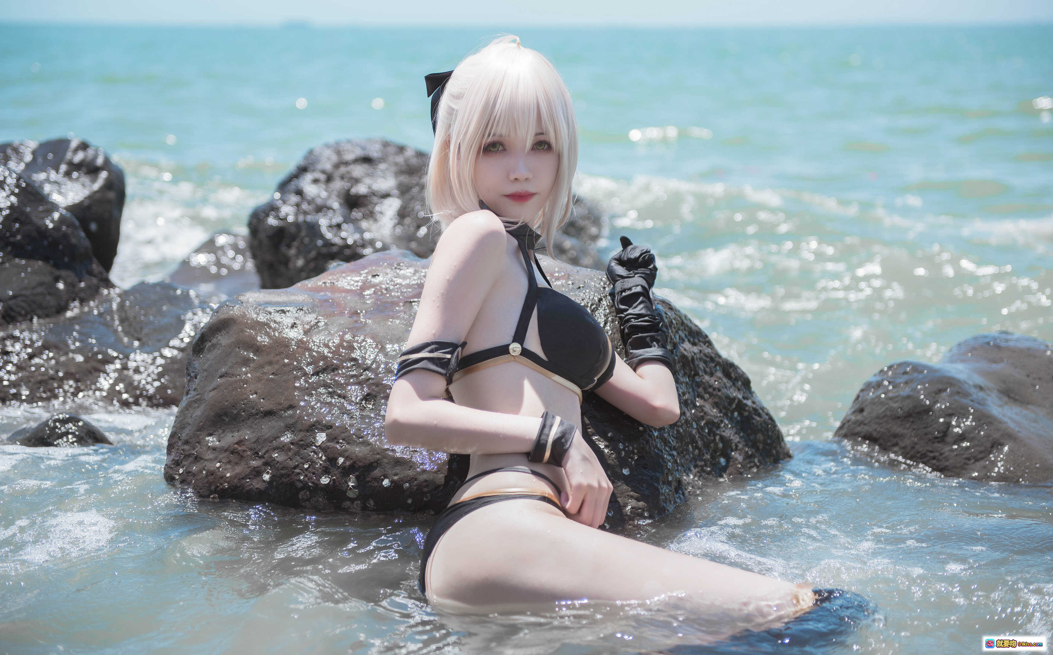 图片[10] - 冲田总司泳装Cosplay海边写真 | 黑色比基尼+长手套+飘逸披风 | 你的负卿NO.027高清22P - 就要吻