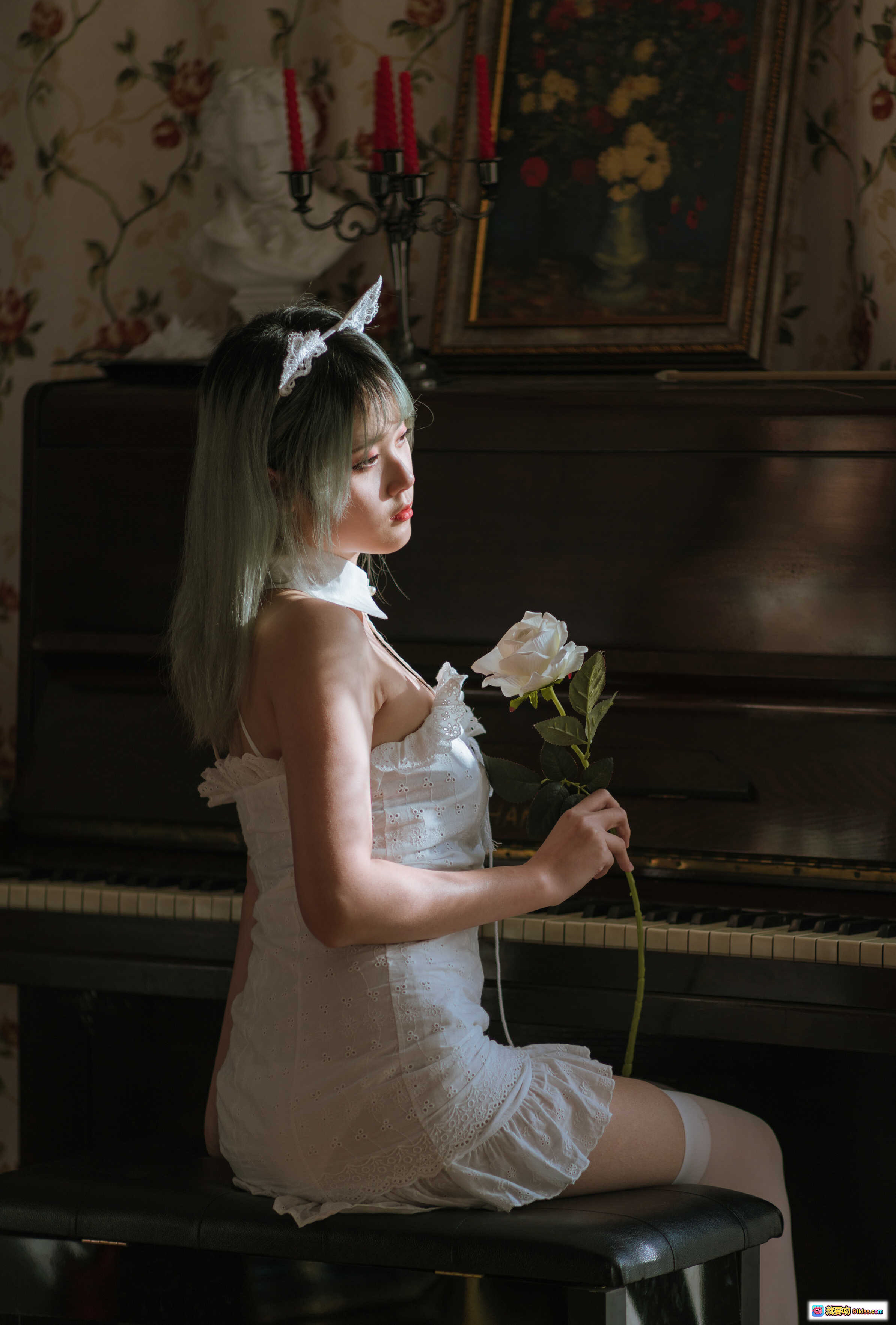 图片[9] - 秋楚楚复古调色钢琴少女写真 | 白裙优雅演奏 | 27P高清图集 - 就要吻