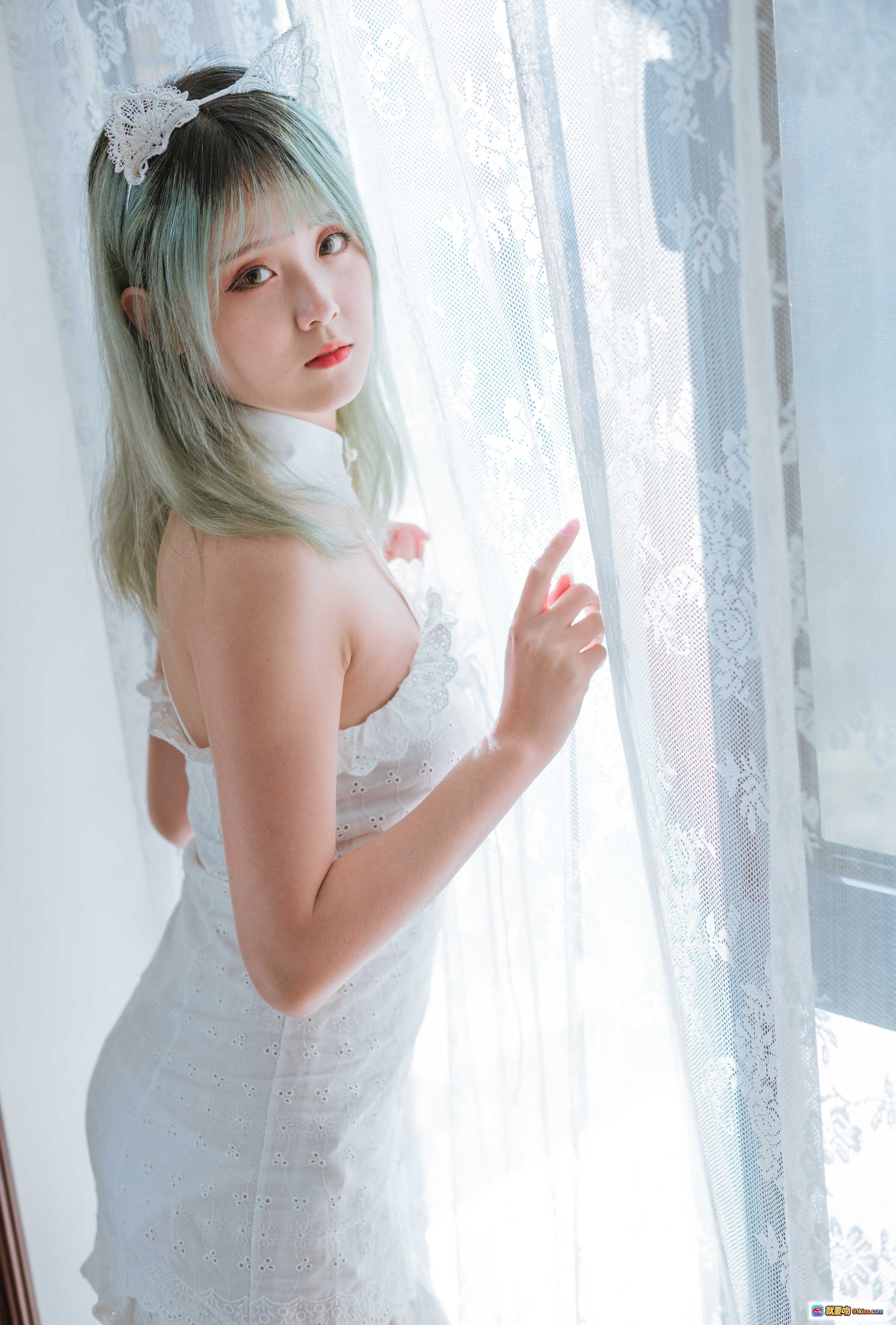 图片[4] - 秋楚楚复古调色钢琴少女写真 | 白裙优雅演奏 | 27P高清图集 - 就要吻