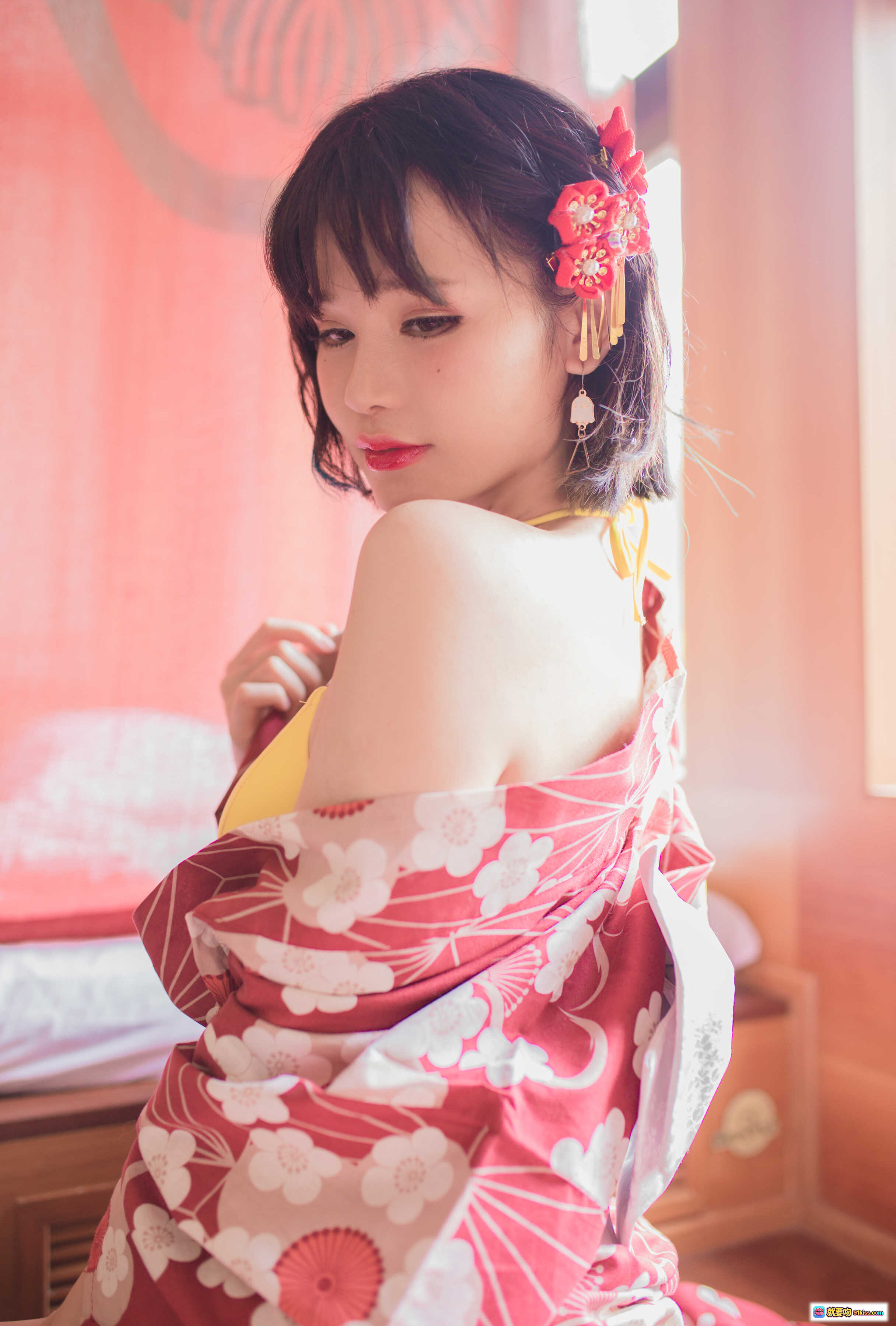 图片[4] - 小野妹子W NO.033 妹汤物语 和风浴衣少女 粉色樱花图案 黄色比基尼内搭 木质扶手倚靠 温柔日系写真 171P高清图集 - 就要吻