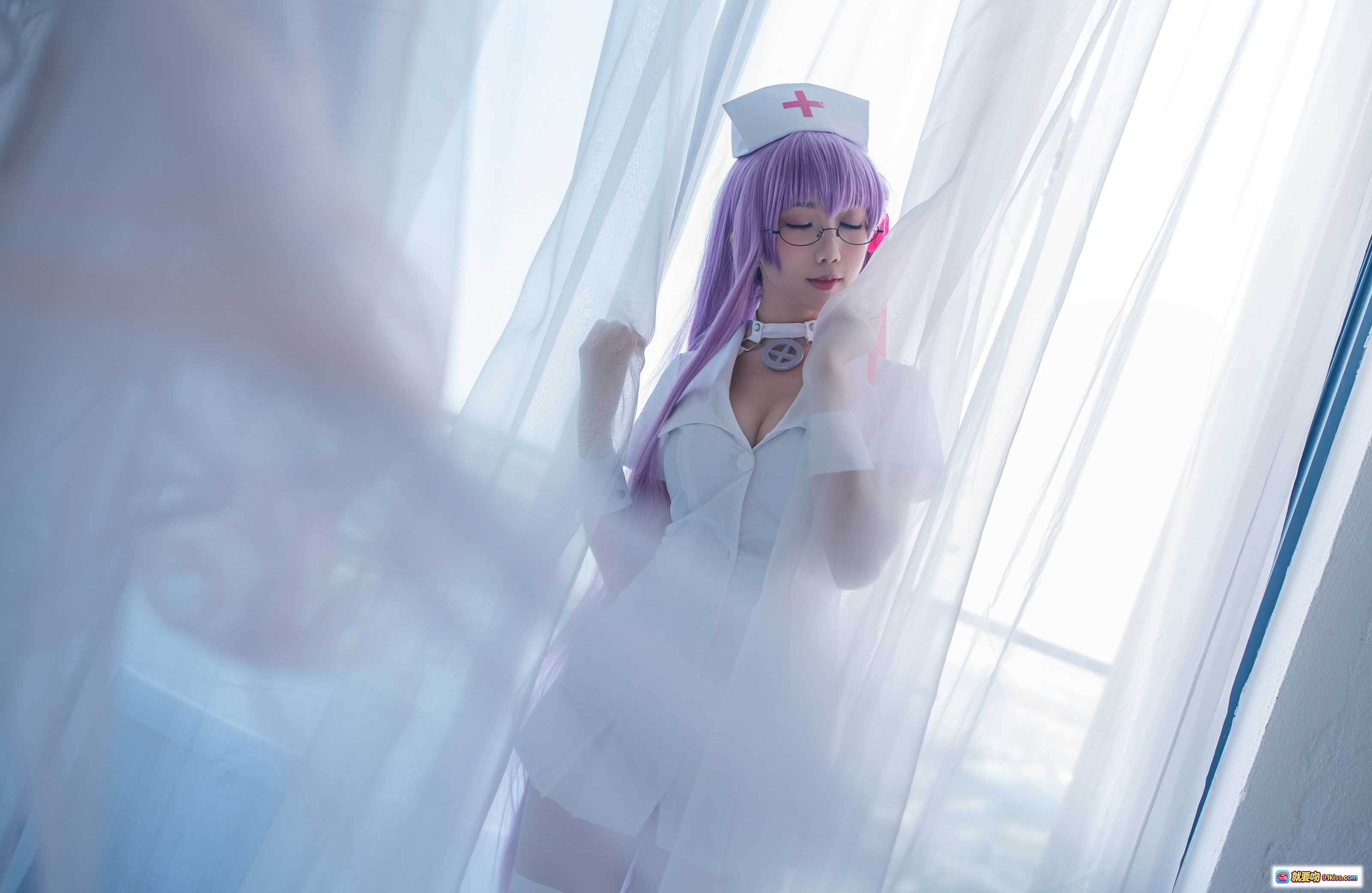 迷失人形NO.009 BB护士cosplay紫发眼镜白裙窗纱光影写真28P55MB - 就要吻