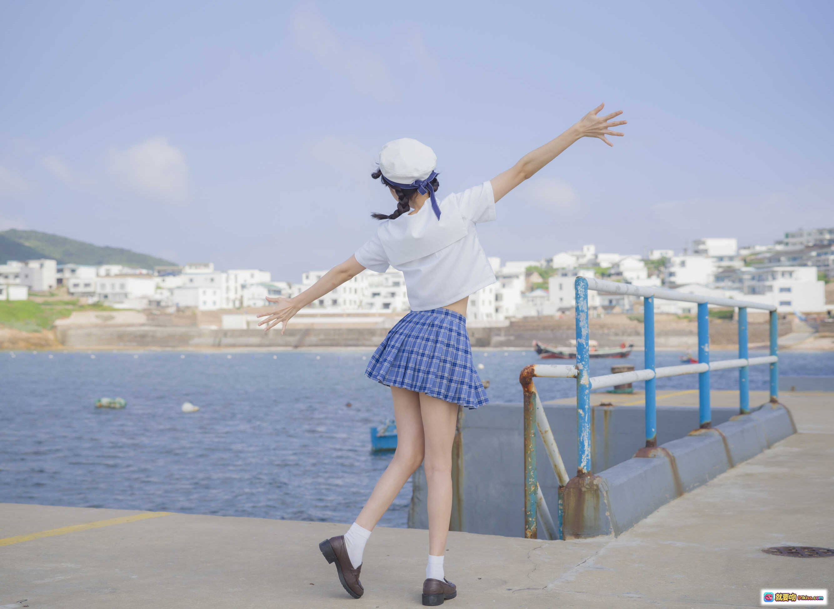 图片[5] - 海风少女写真｜Nagesa魔物喵NO.040｜蓝白校服码头舞姿｜山海背景清新日系风 - 就要吻