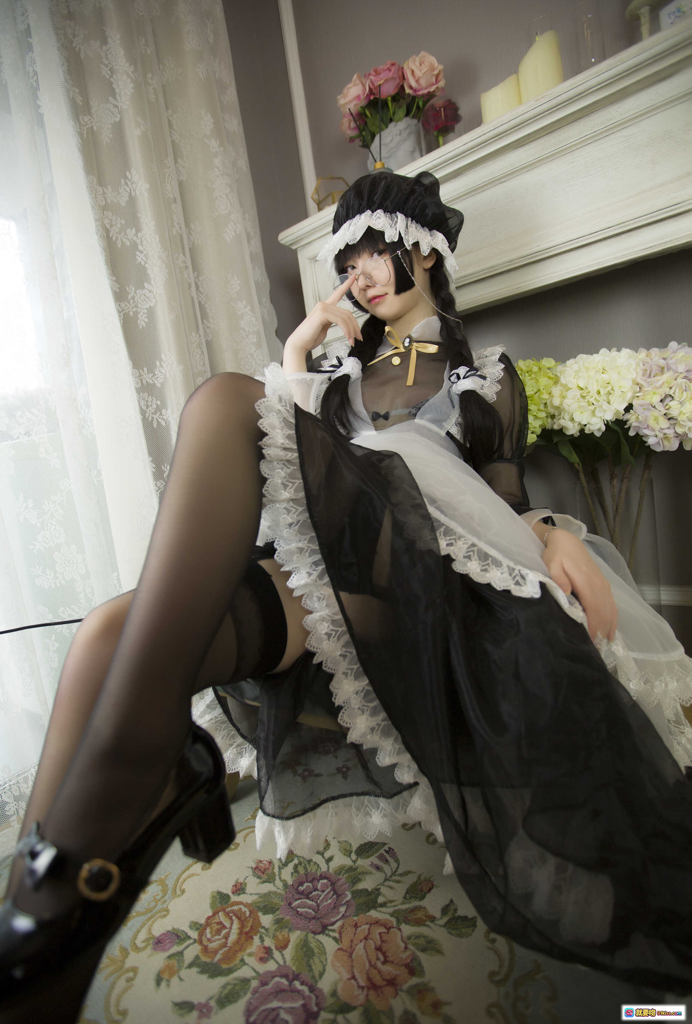 图片[4] - 一小央泽NO.031女仆新装写真 | 黑白蕾丝女仆装 | 透明纱裙 | 楼梯窗边优雅姿势 | 85P高清图集 - 就要吻