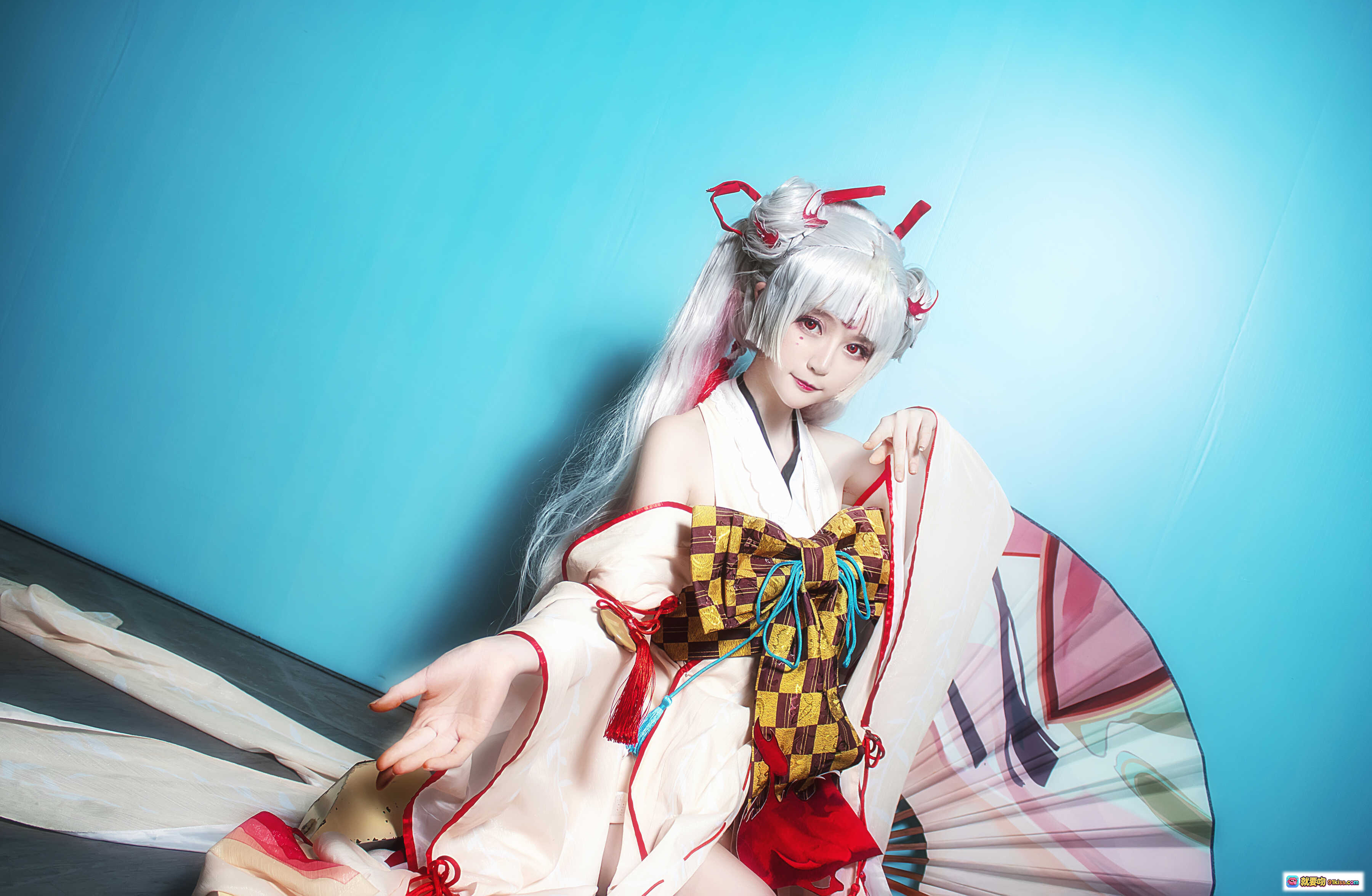 yui金鱼NO.017阴阳师不知火Cosplay写真·白发红饰和风美少女·日系二次元角色扮演·精致和服扇子造型·高清15P图集 - 就要吻