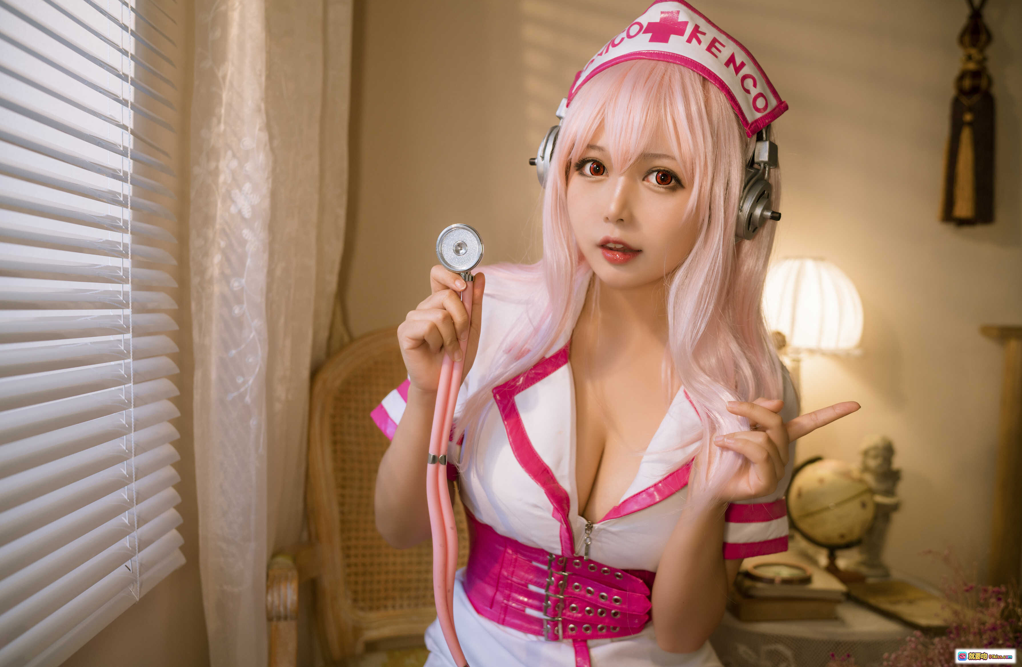 图片[7] - 黑猫猫OvO NO.012 索尼子护士装Cosplay写真 16P高清美图 粉色系甜美风 床上私房照 黑丝蕾丝细节特写 - 就要吻