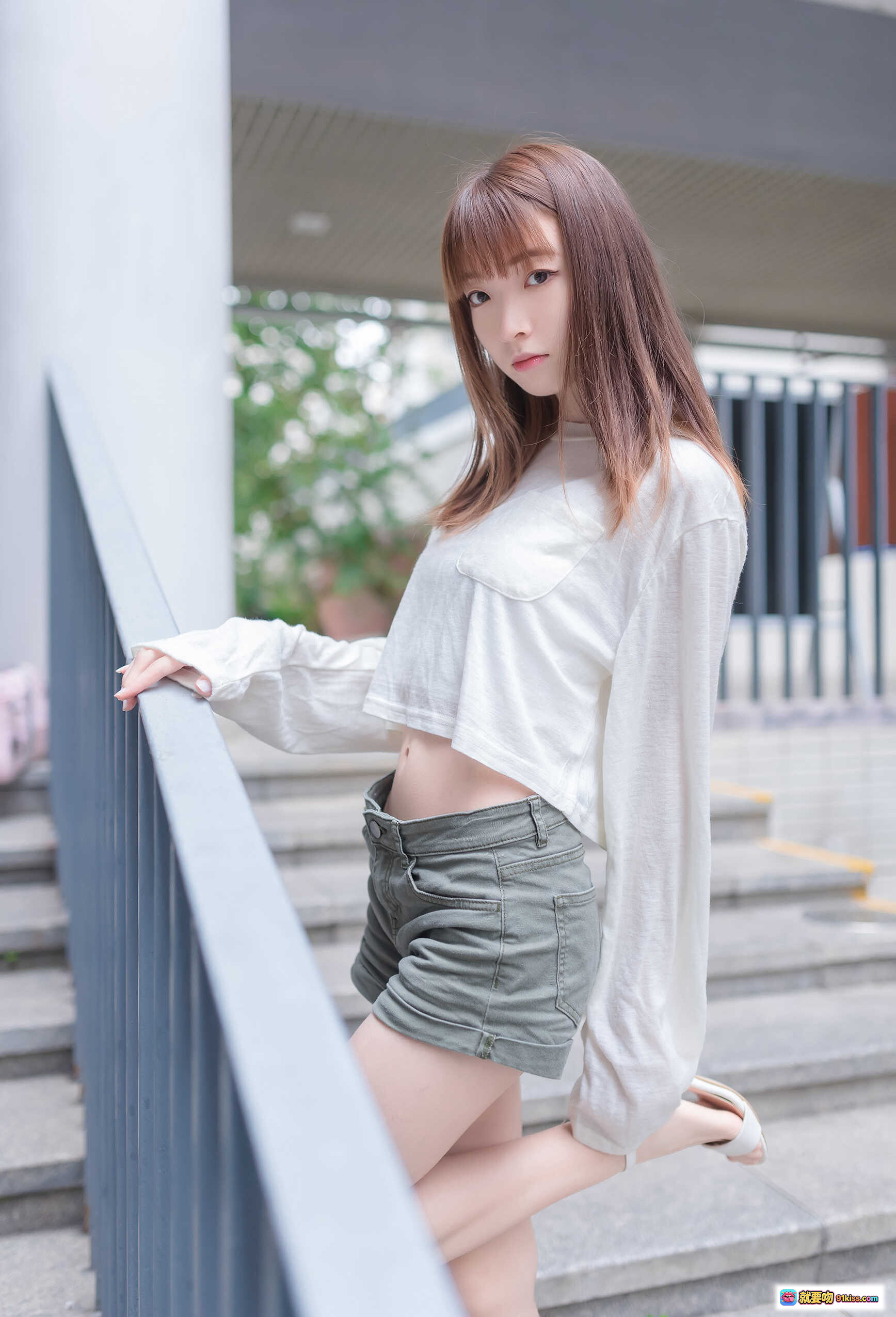 图片[9] - 祖木子NO.016极品大长腿写真 | 白色上衣清新少女风 | 校园走廊自然光人像摄影 - 就要吻