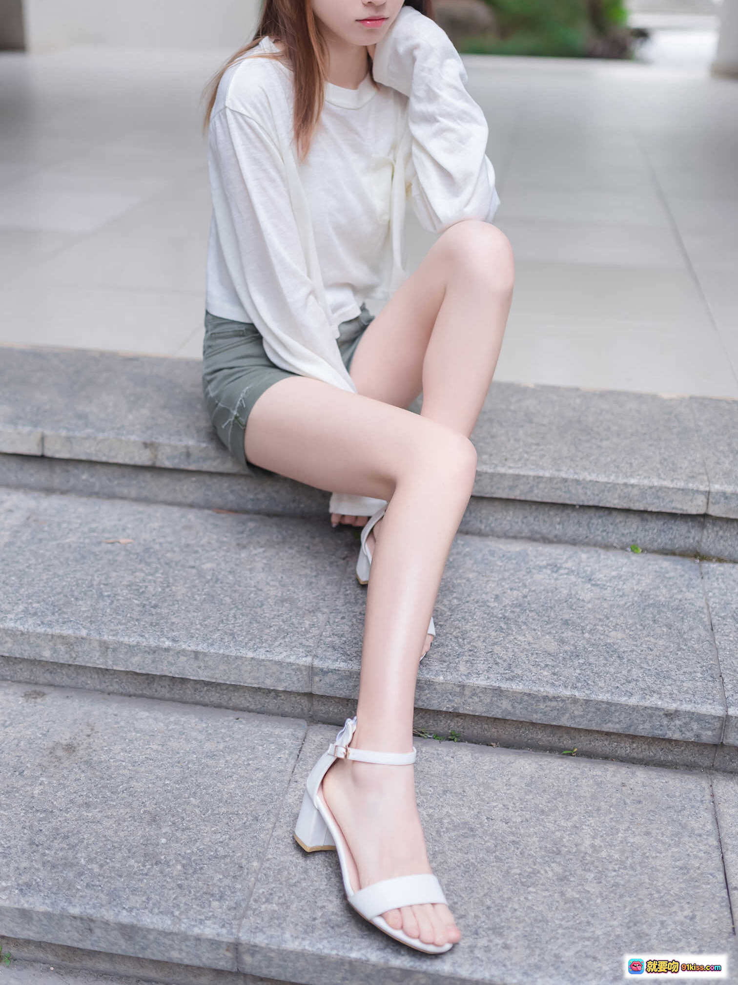 图片[2] - 祖木子NO.016极品大长腿写真 | 白色上衣清新少女风 | 校园走廊自然光人像摄影 - 就要吻