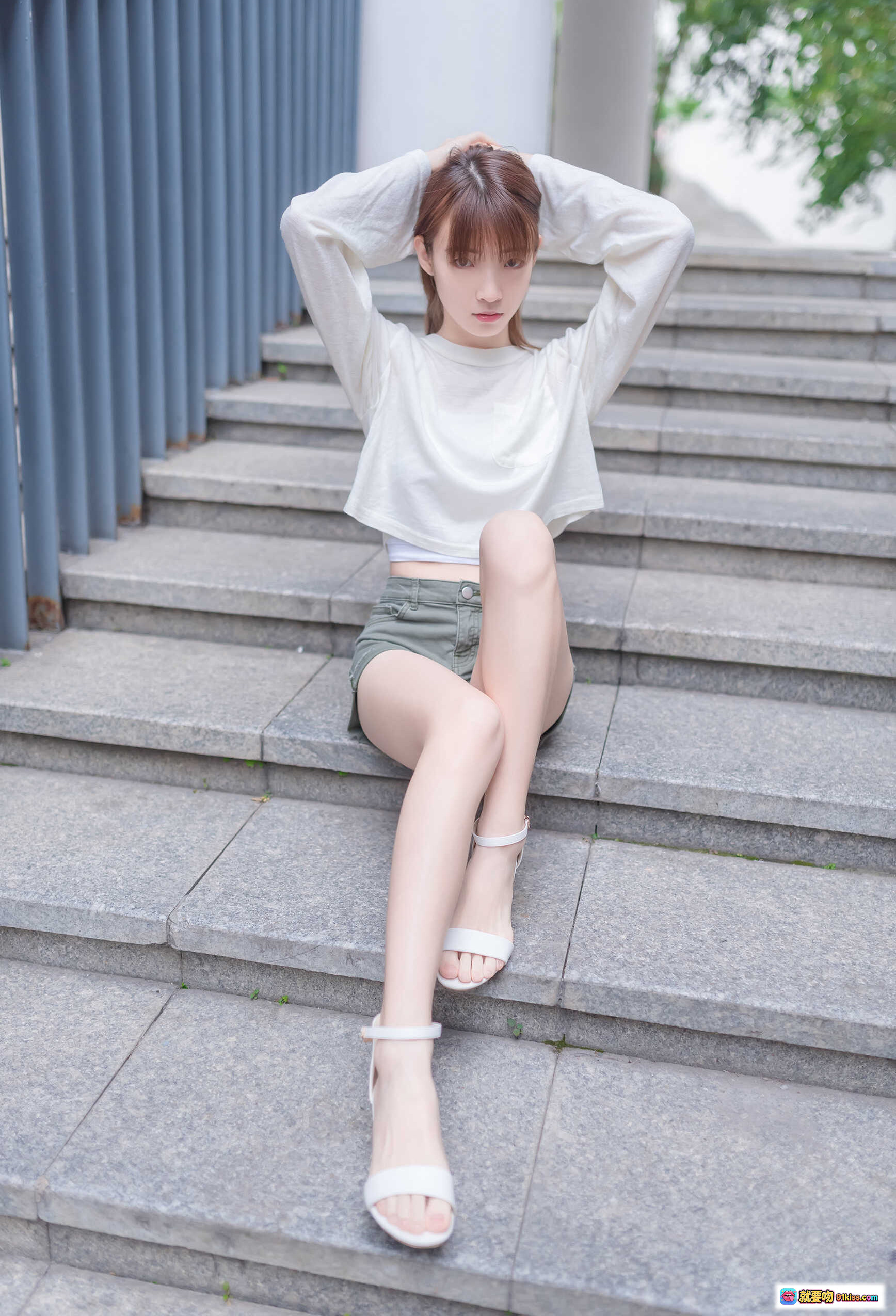 图片[4] - 祖木子NO.016极品大长腿写真 | 白色上衣清新少女风 | 校园走廊自然光人像摄影 - 就要吻