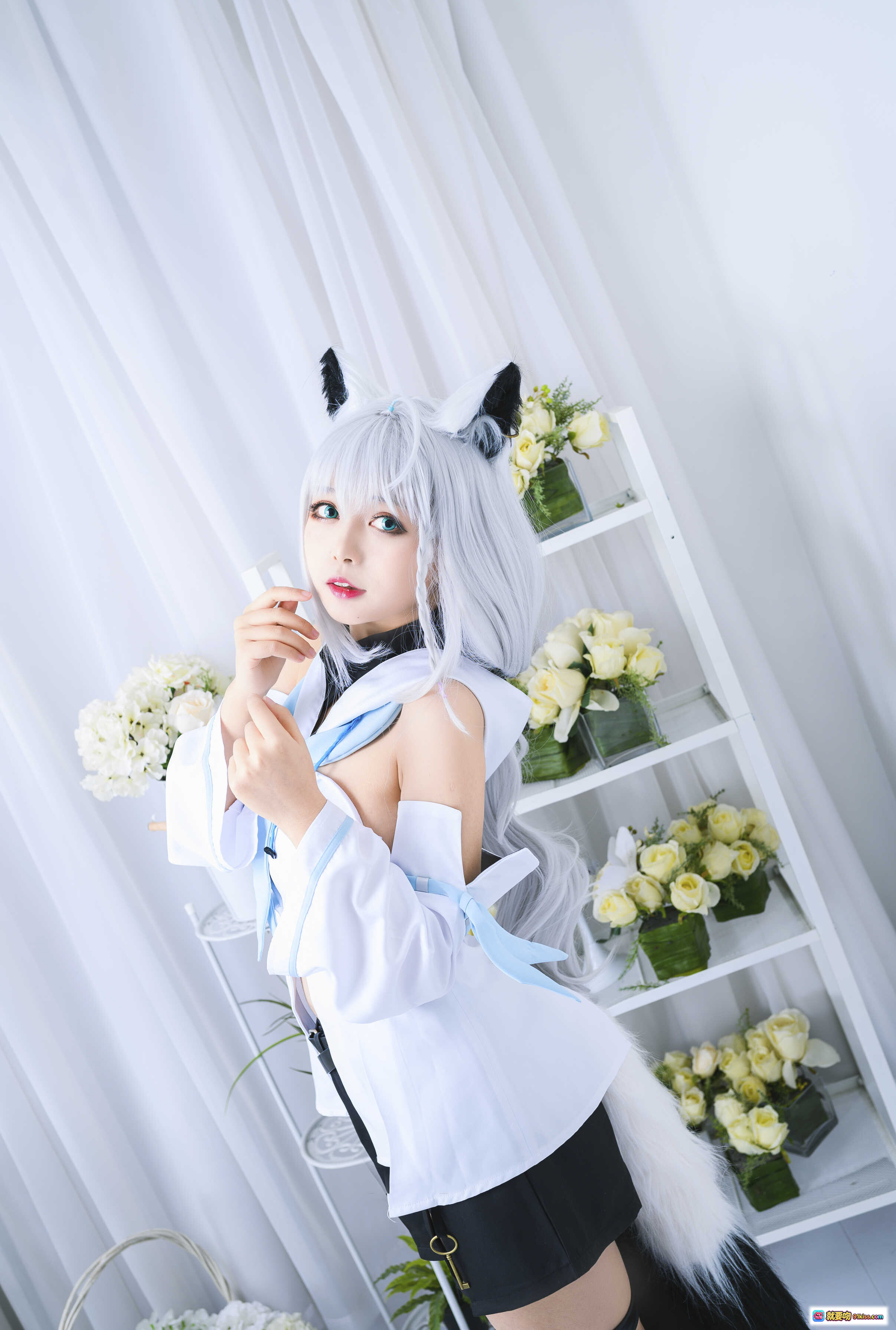 图片[4] - 白上吹雪Cosplay写真｜黑猫猫OvO NO.015｜银发猫耳少女｜黑丝长靴｜室内花艺布景｜12P高清图集 - 就要吻