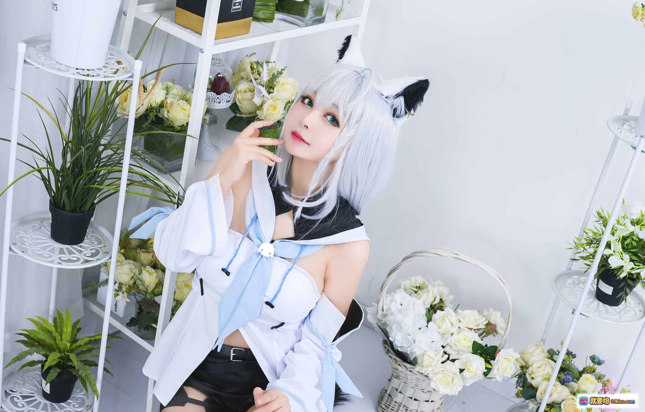 图片[5] - 白上吹雪Cosplay写真｜黑猫猫OvO NO.015｜银发猫耳少女｜黑丝长靴｜室内花艺布景｜12P高清图集 - 就要吻