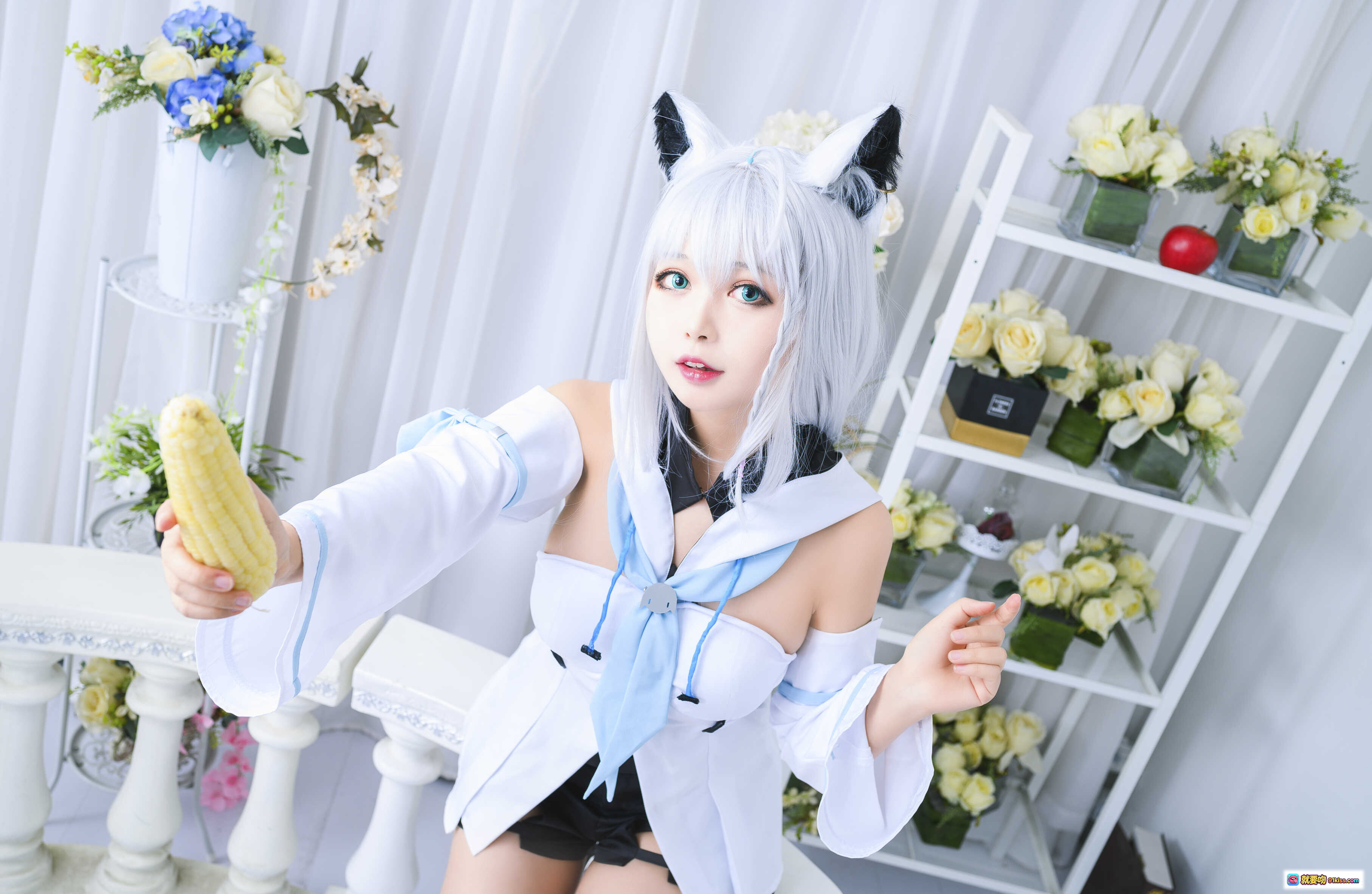 图片[7] - 白上吹雪Cosplay写真｜黑猫猫OvO NO.015｜银发猫耳少女｜黑丝长靴｜室内花艺布景｜12P高清图集 - 就要吻