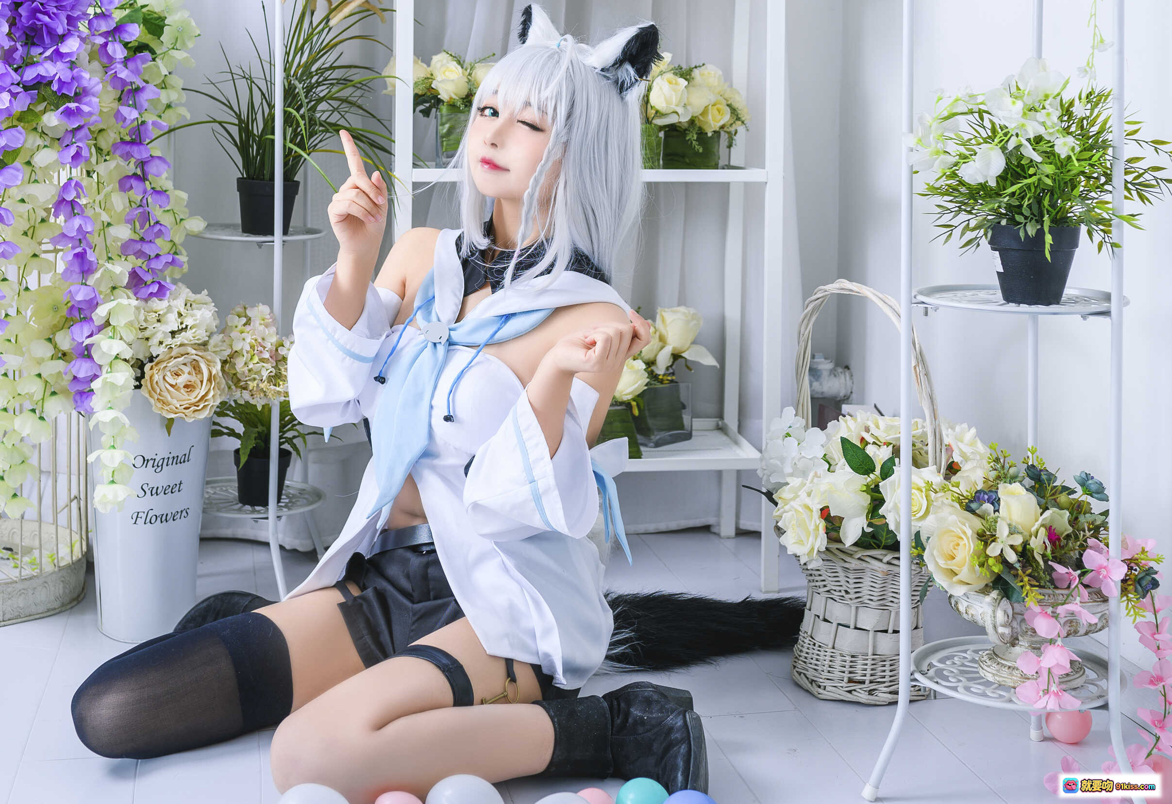 图片[6] - 白上吹雪Cosplay写真｜黑猫猫OvO NO.015｜银发猫耳少女｜黑丝长靴｜室内花艺布景｜12P高清图集 - 就要吻