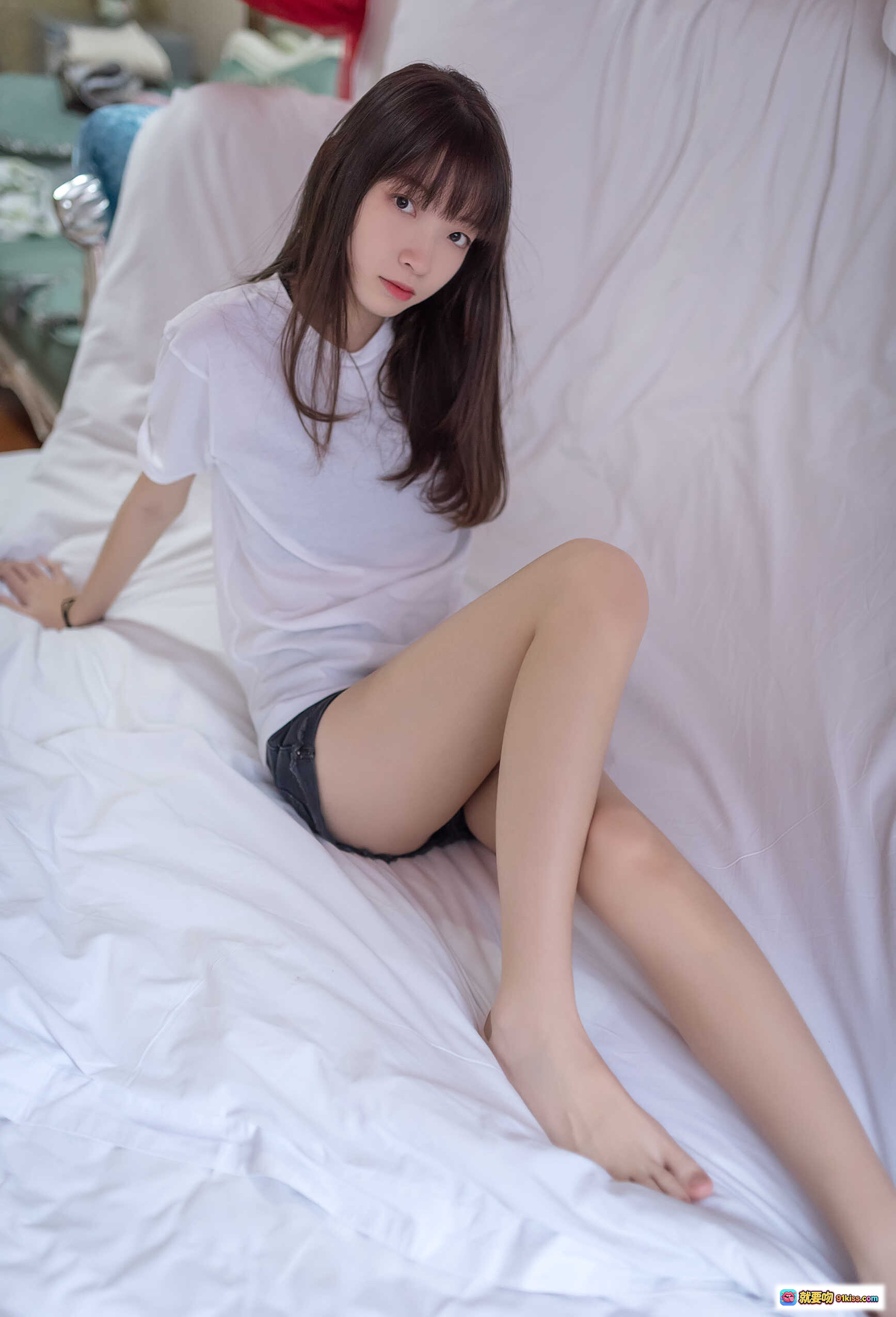 图片[8] - 祖木子NO.005青春少女美腿写真 50P高清图集 白T黑短裤赤足木地板自然光拍摄 - 就要吻