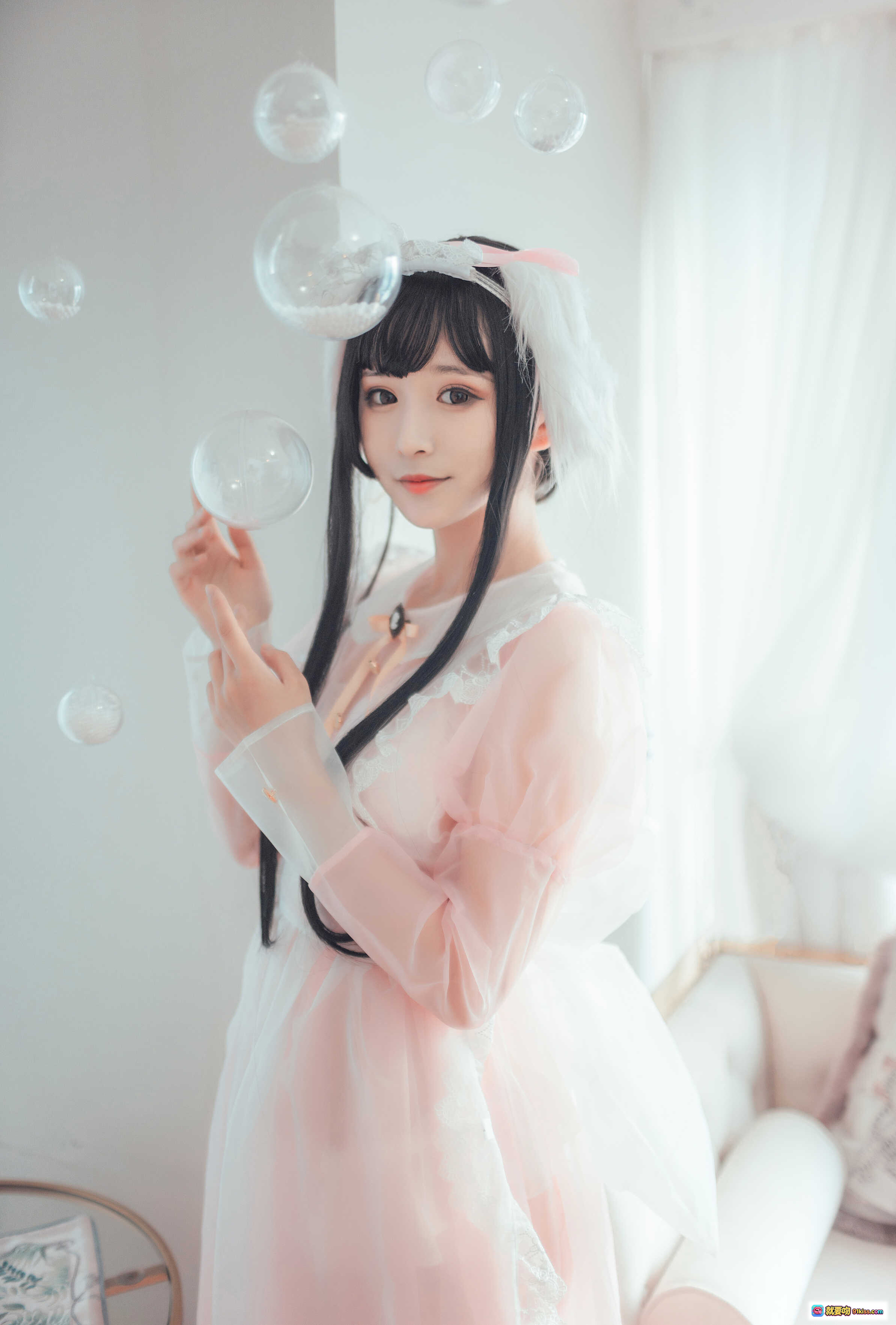 图片[10] - 爱老师透明女仆写真集｜洛丽塔风女仆装｜三人同框甜美氛围｜奶文铁板烧鬼舞风格｜室内柔光拍摄｜33P高清图集 - 就要吻