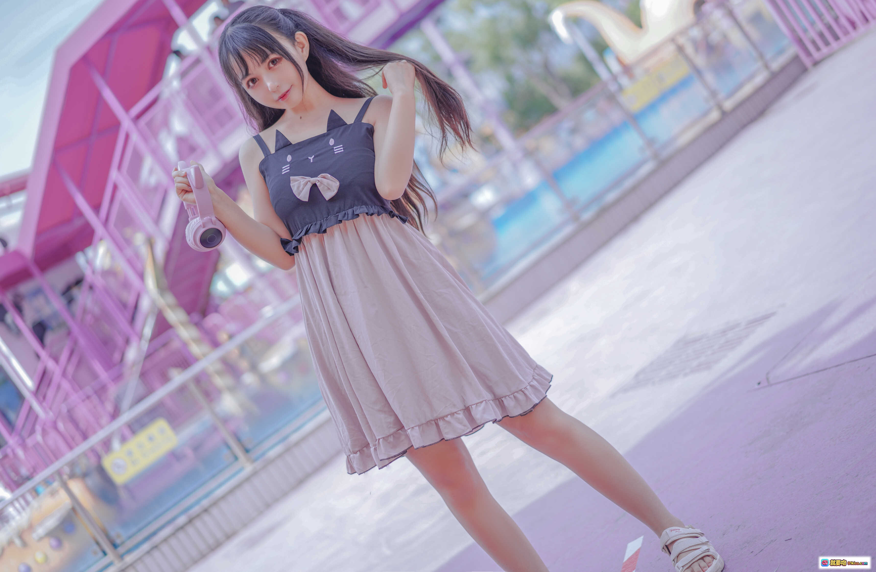 图片[2] - 黑猫猫OvO NO.029 粉色背景少女写真 甜美长发吊带裙 清新日系风格 21P高清图集 - 就要吻