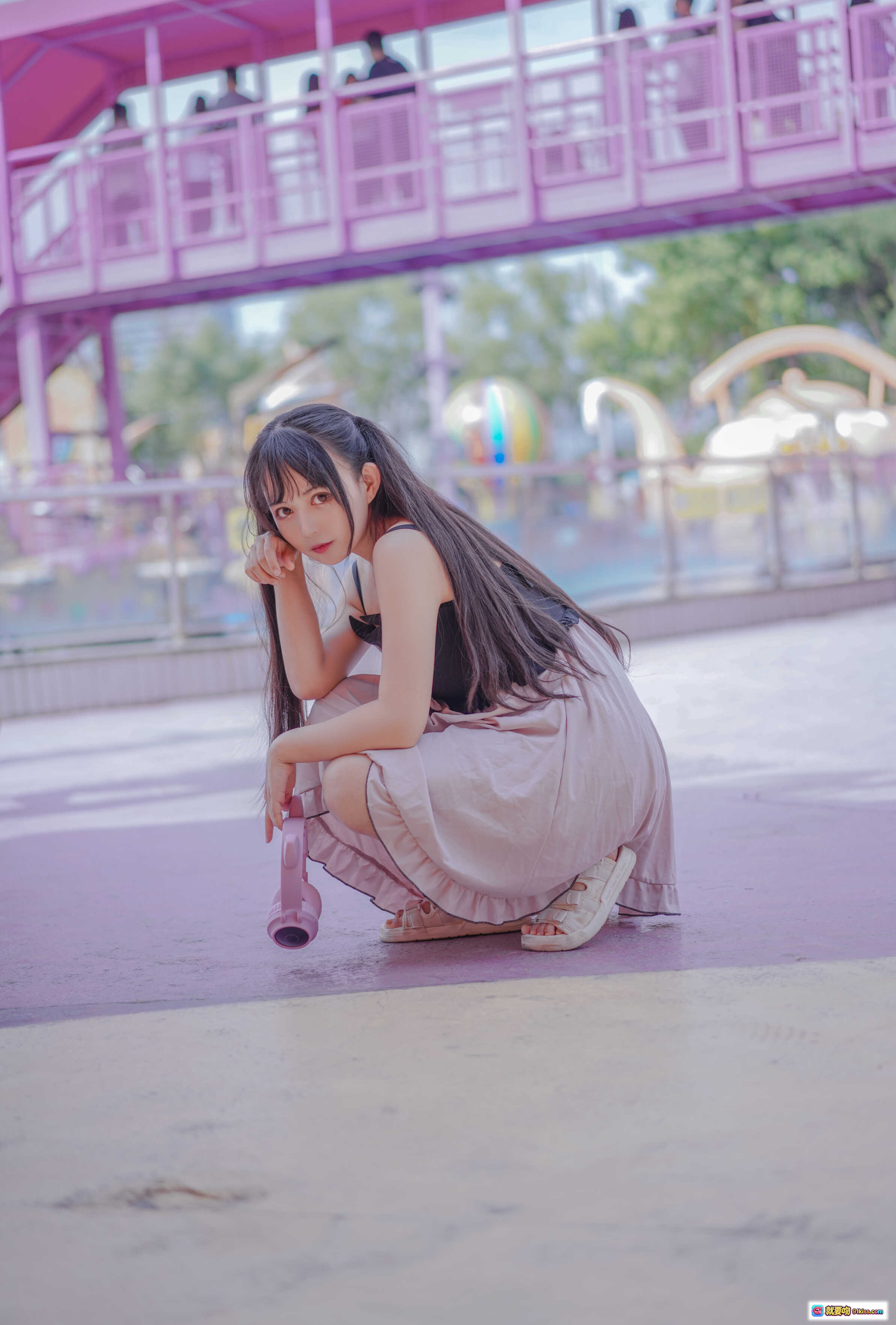 图片[3] - 黑猫猫OvO NO.029 粉色背景少女写真 甜美长发吊带裙 清新日系风格 21P高清图集 - 就要吻