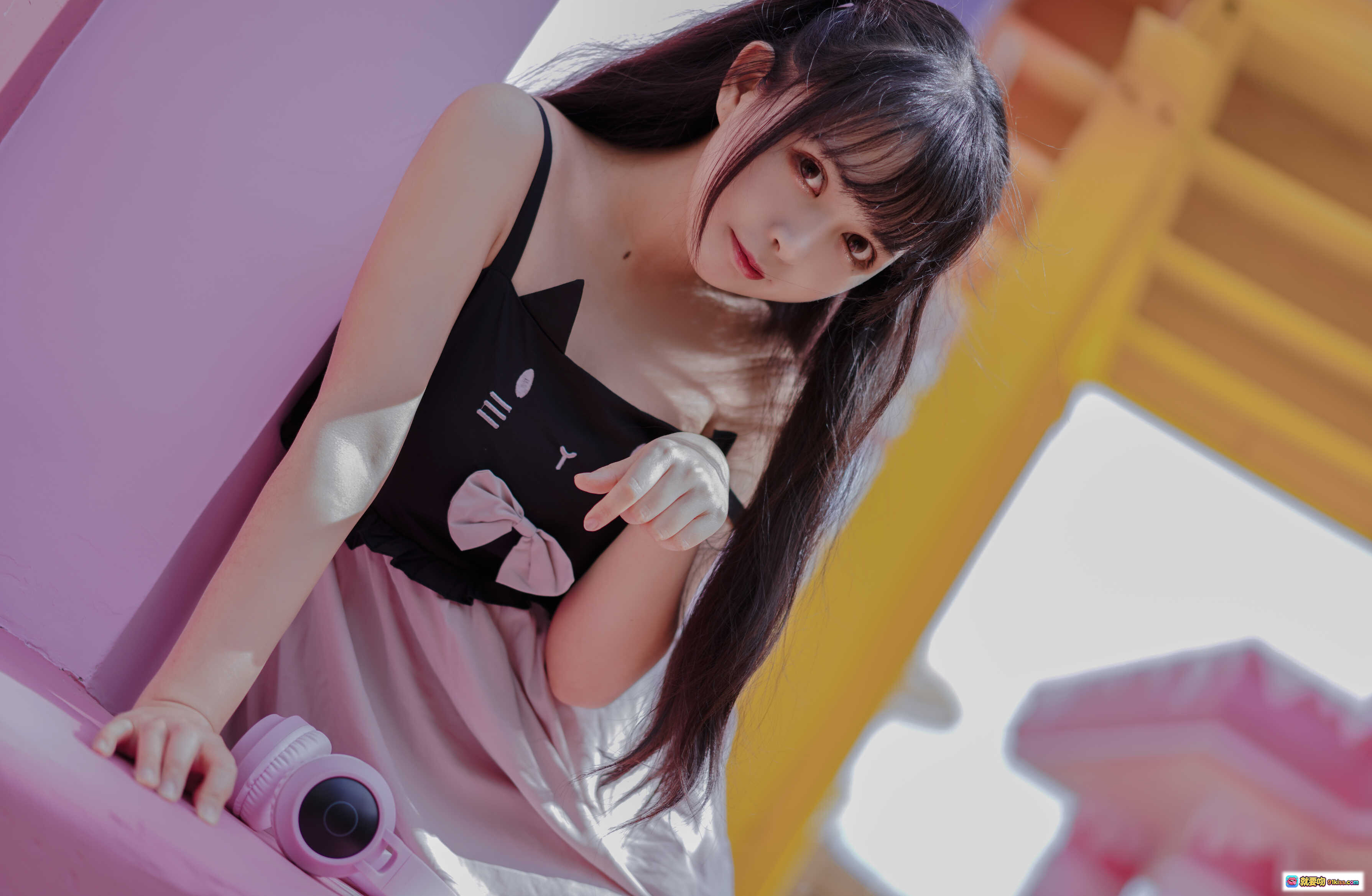 图片[4] - 黑猫猫OvO NO.029 粉色背景少女写真 甜美长发吊带裙 清新日系风格 21P高清图集 - 就要吻