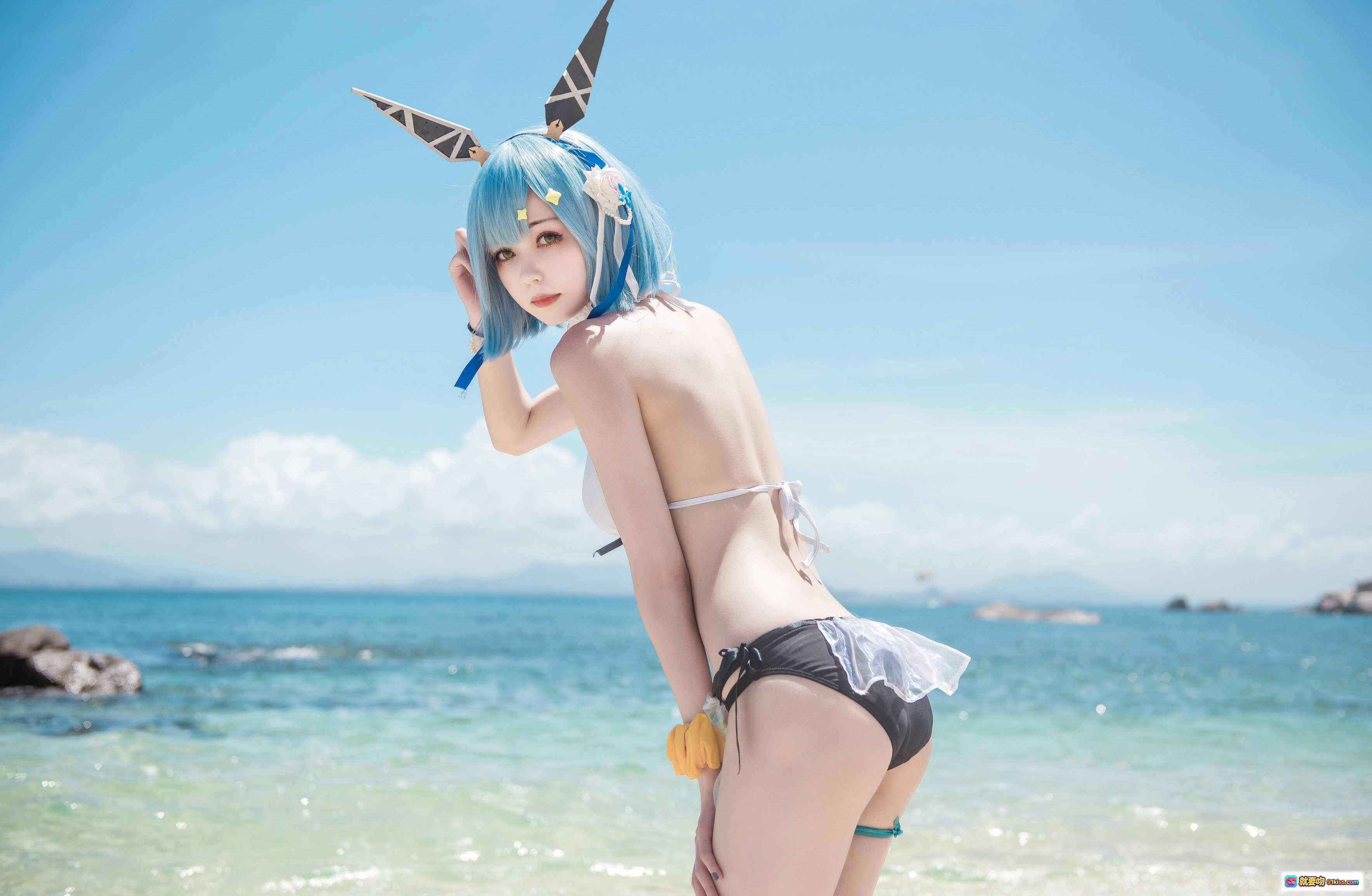 图片[5] - 加斯科涅cosplay海滩写真 | 蓝发兔耳少女 | 白色比基尼泳装 | 甜美性感造型 | 海景背景高清图集 - 就要吻